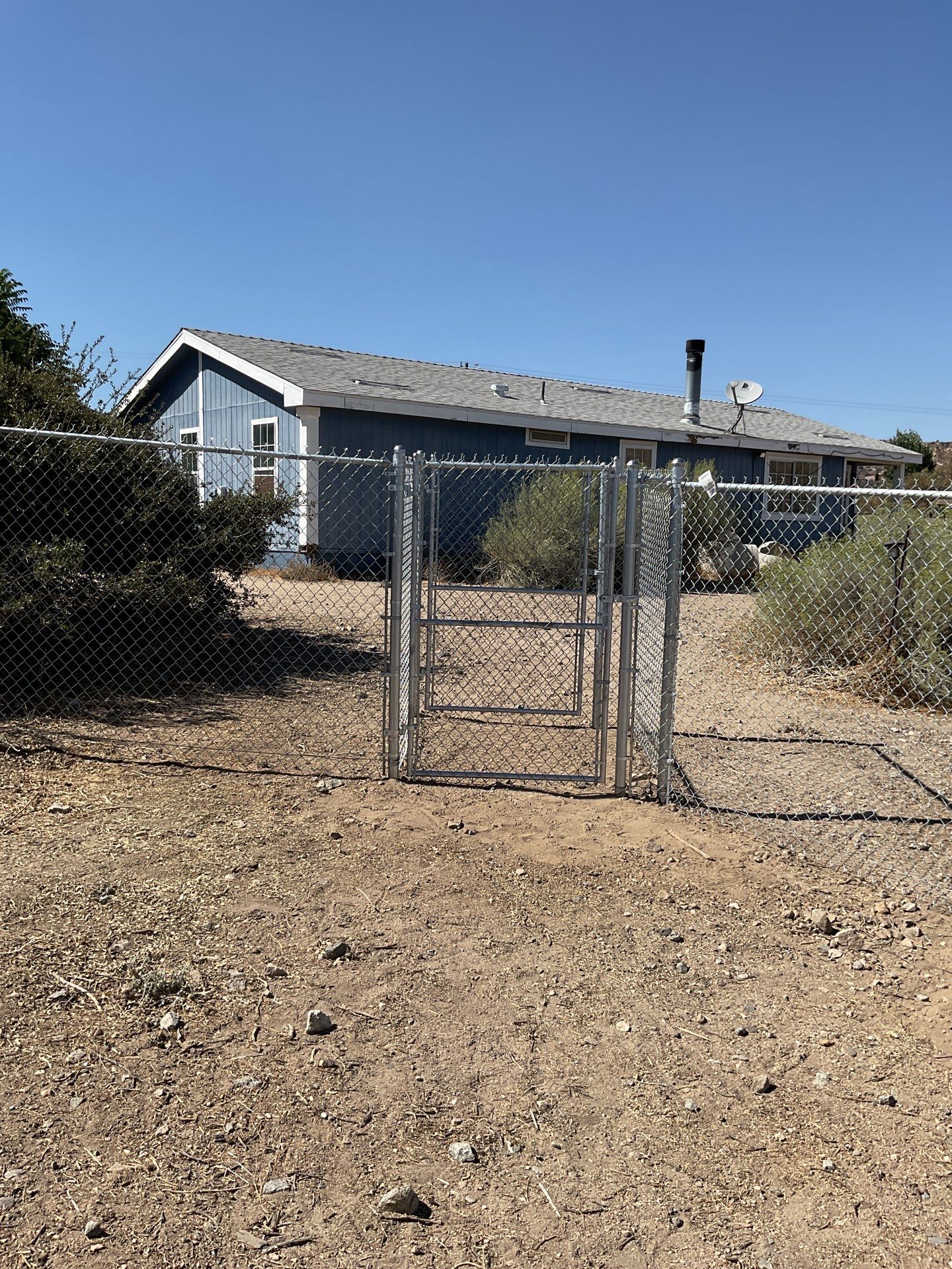 Fence Installation using chain -link by Fence Guys Inc.