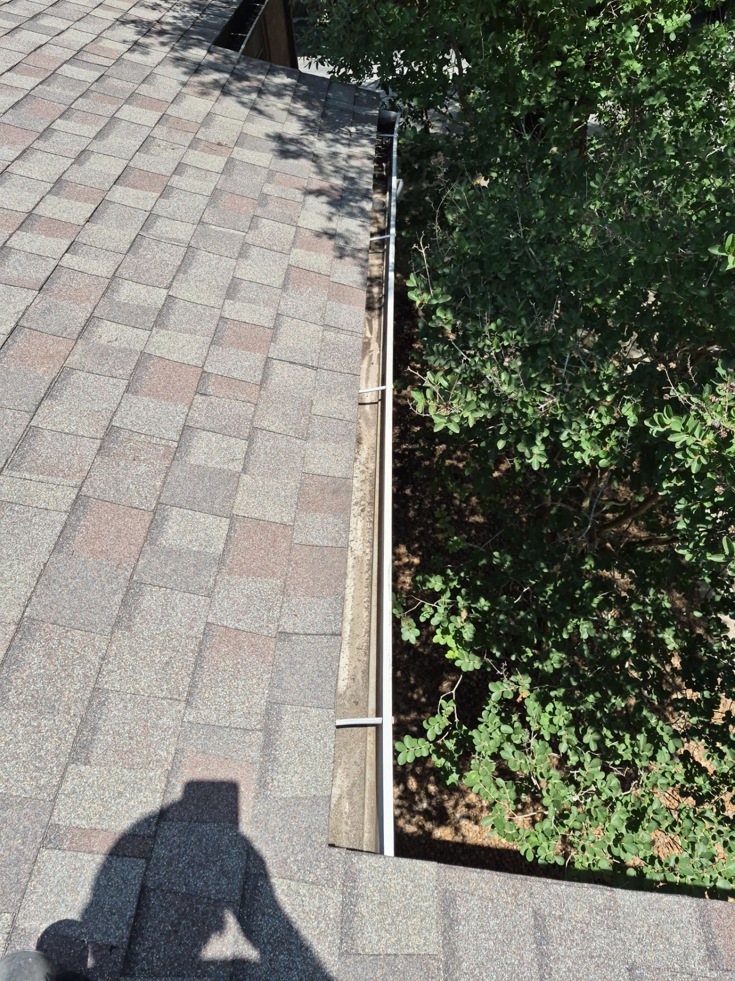 Commercial gutter cleaning Shreveport, LA after photo with clean gutters