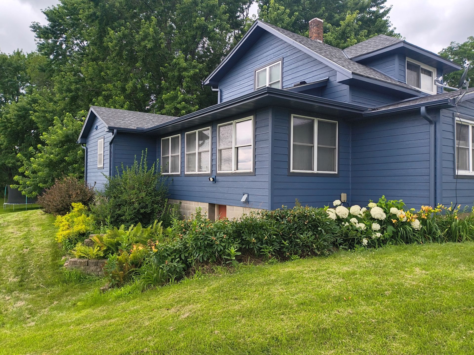 5-Inch Blue Seamless Gutter Installation – Buffalo, MN by Next Level Seamless Gutters / Exteriors Inc.