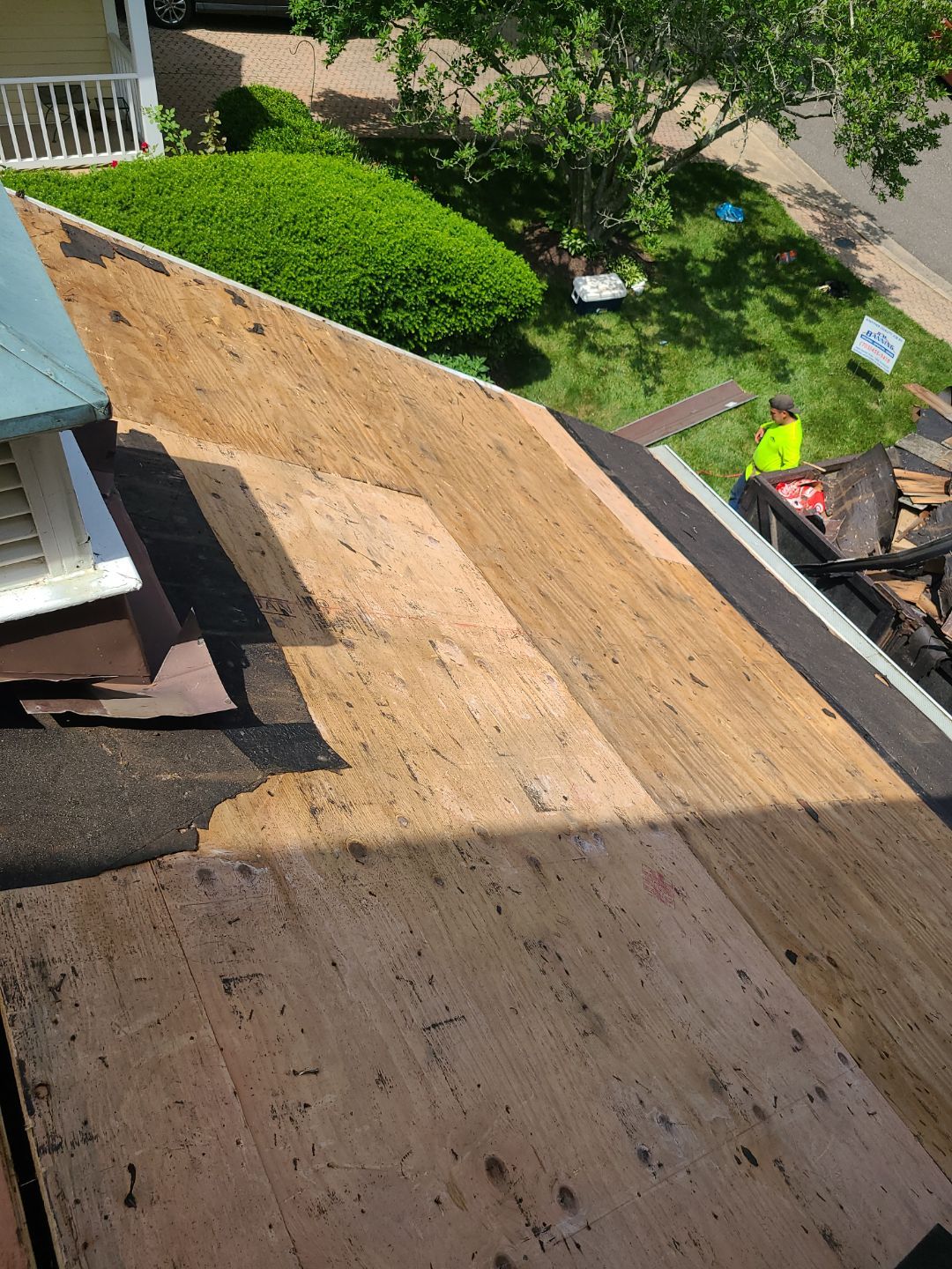 Arlington: CertainTeed Grand Manor Designer Shingles in Weathered Wood by RM Banning, Inc.