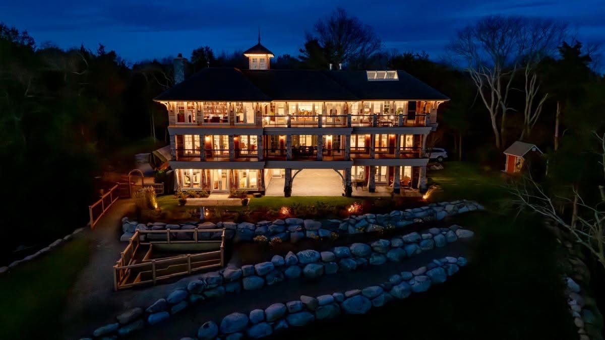 Jamestown Private Residence - Custom Home Build by Rinaldi Brothers