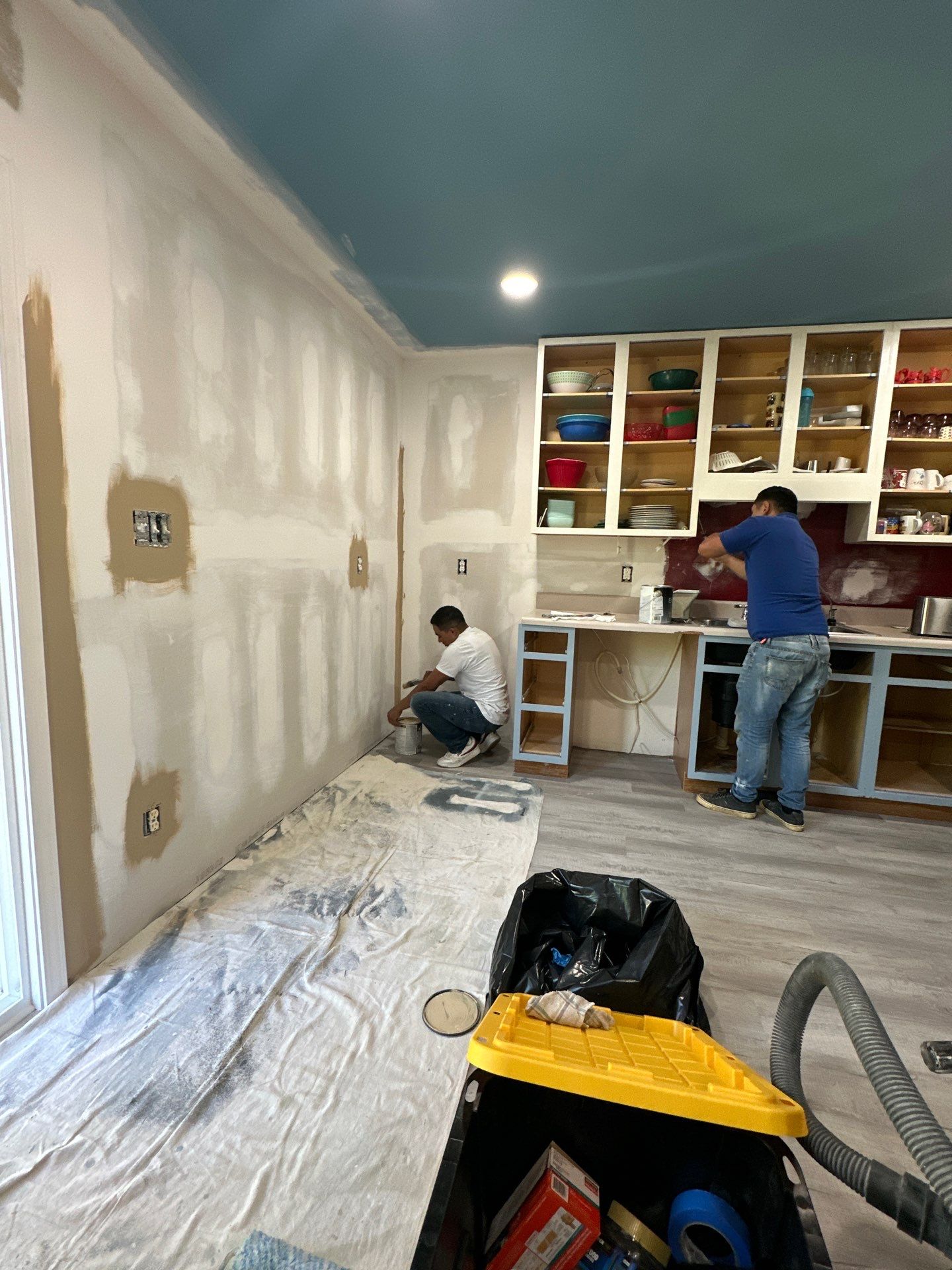 Holly Springs Kitchen Remodel – Two-Tone Shaker Cabinets & Open-Concept Design by Elite Remodeling and Design LLC