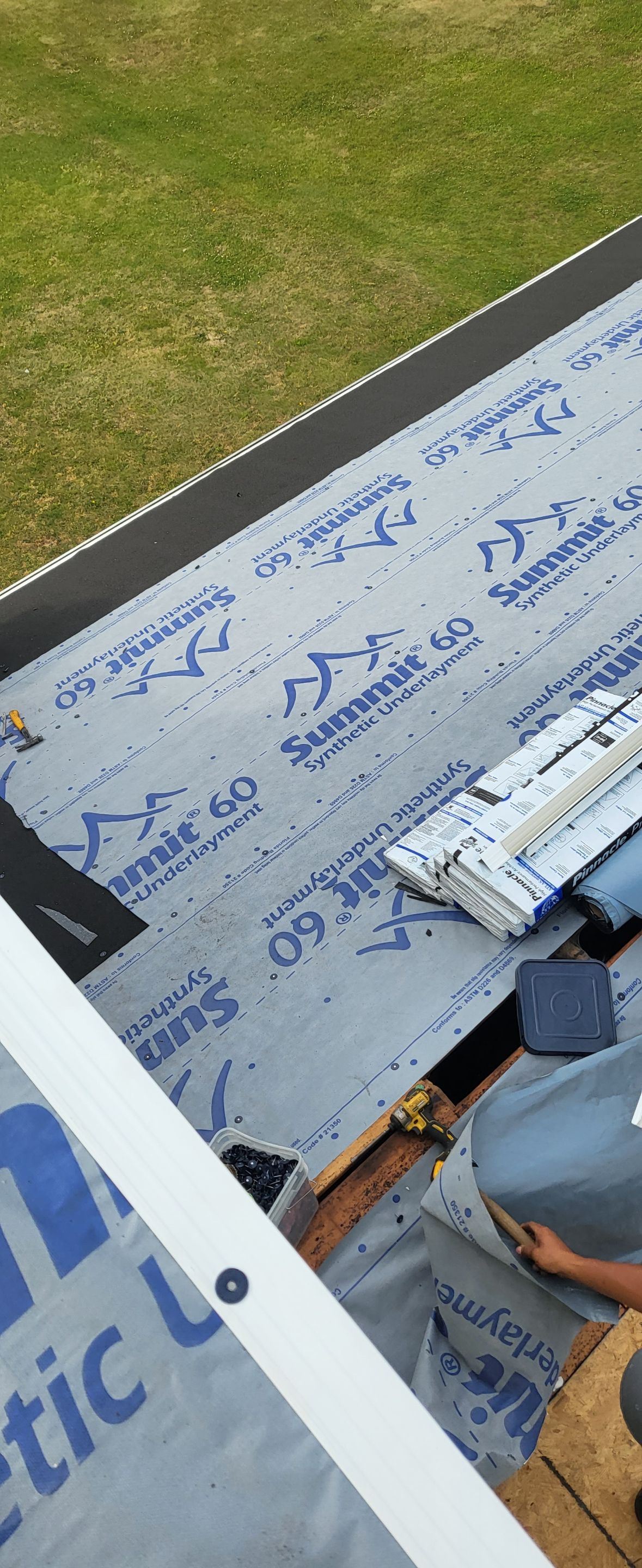 ATLAS PINNACLE COLOR: SUMMER STORM by Eagle Eye Roofing