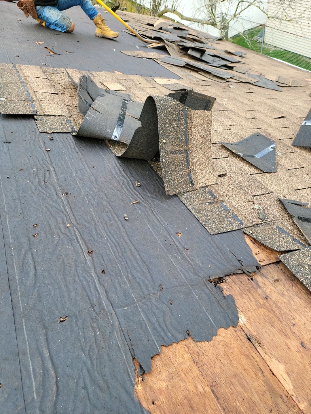 Residential Roofing Installation using Owens Corning TruDefinition Amber by A Plus Exterior