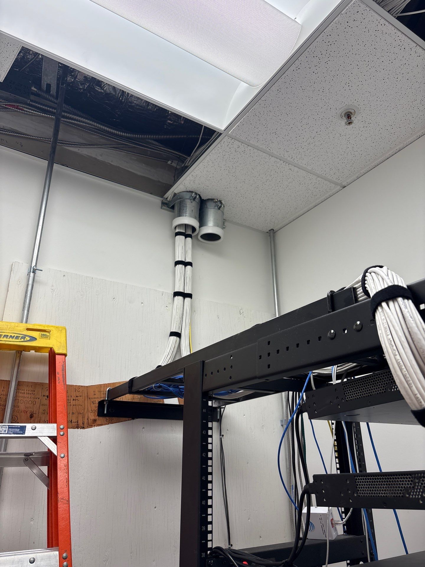 Cubicle Reconfiguration & Network Cabling Installation in Irvine by Ring and Ping Inc.