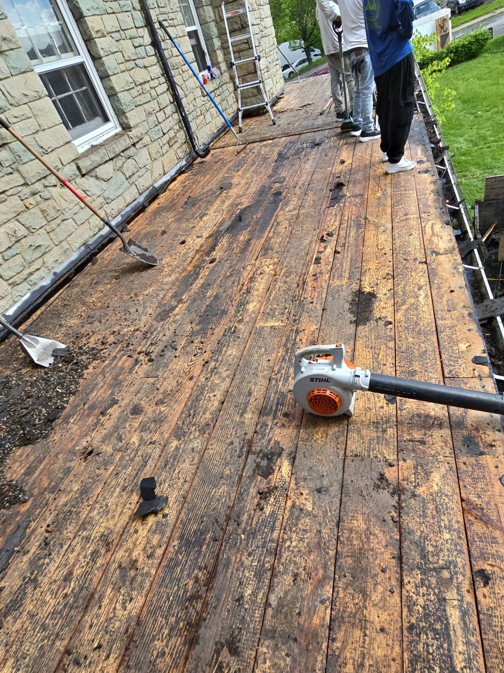 Residential Roofing Installation using GAF Timberline HDZ Charcoal by Rainstoppers Roofing