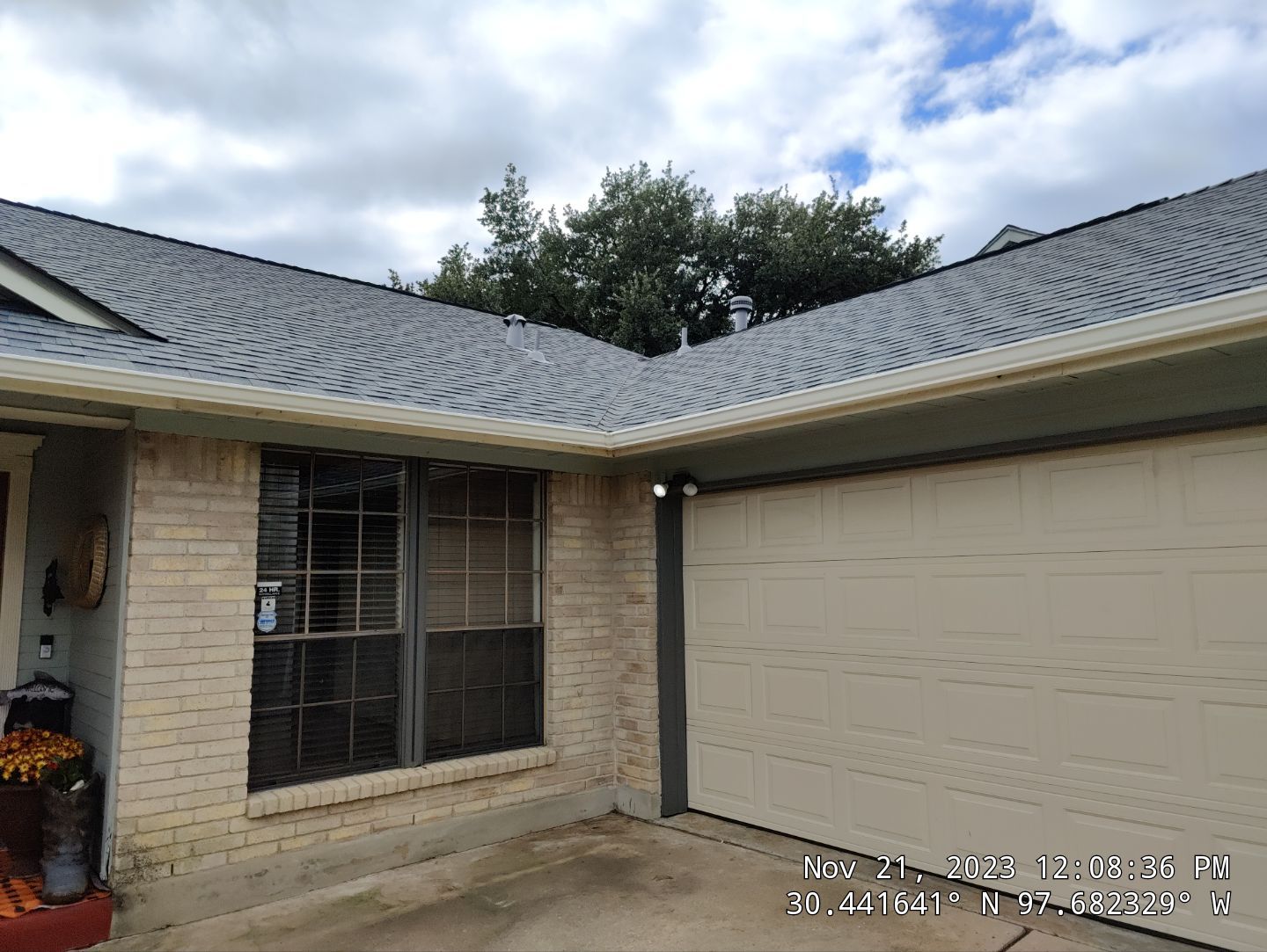 Residential Roofing Installation using Owens Corning Oakridge Estate Grey by DeZign Roofing & Exteriors