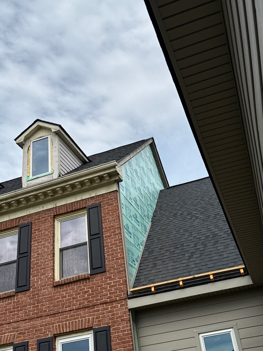 Siding Replacement using Alside S7 Cedar Mill Grain Pebble by 180 Contractors