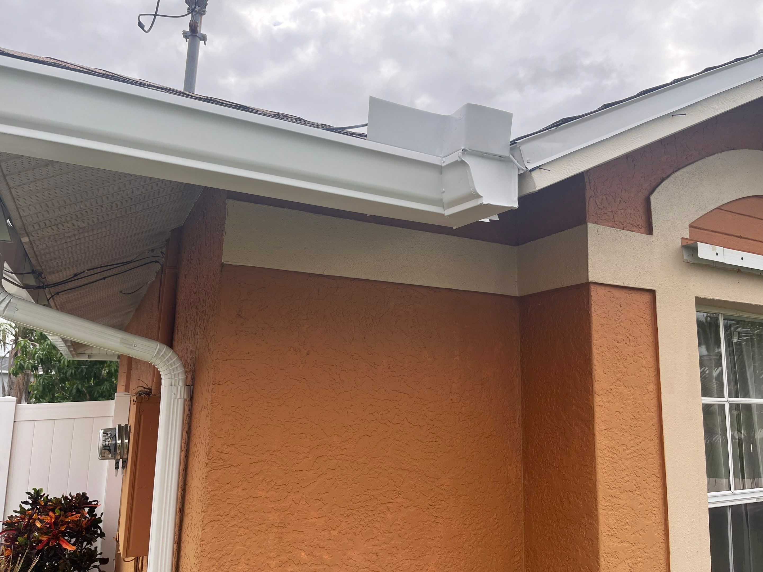 White 6-Inch Seamless Gutters in Cape Coral FL by Gutter Professors