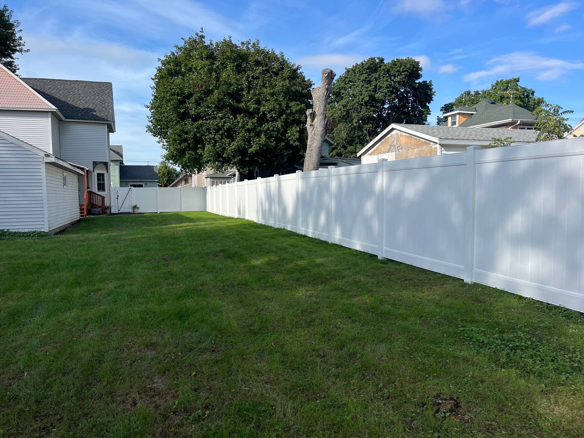 White Vinyl Privacy Fence and Black Chain Link Installation in Sumner by Perfect Picket Fence and Stain