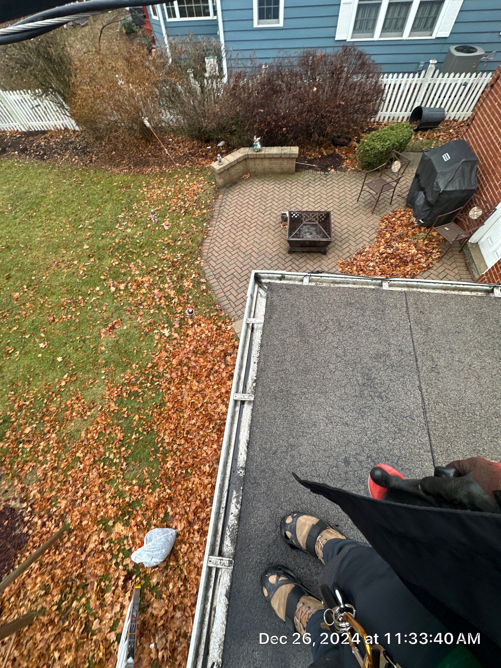 Gutter Cleaining in Des Plaines by Hanging Light Club LLC