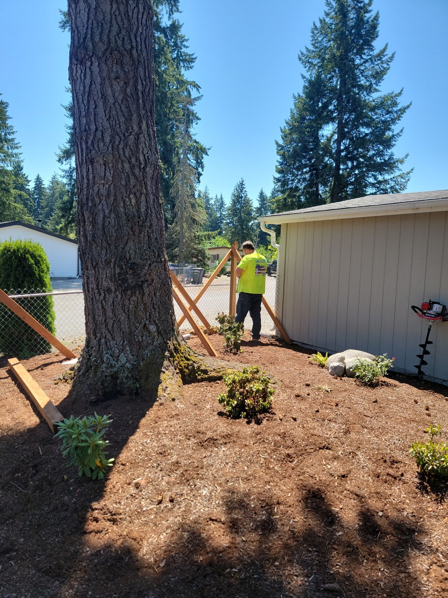 6 ft privacy fence by Long Range Customs LLC