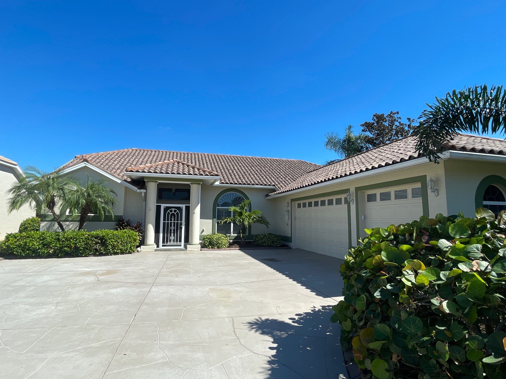 Modern 7 inch K-Style Gutters in Fort Myers FL by Gutter Professors