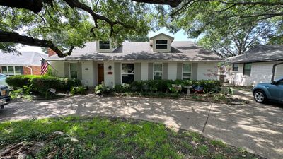 IKO Glacier-White brick house