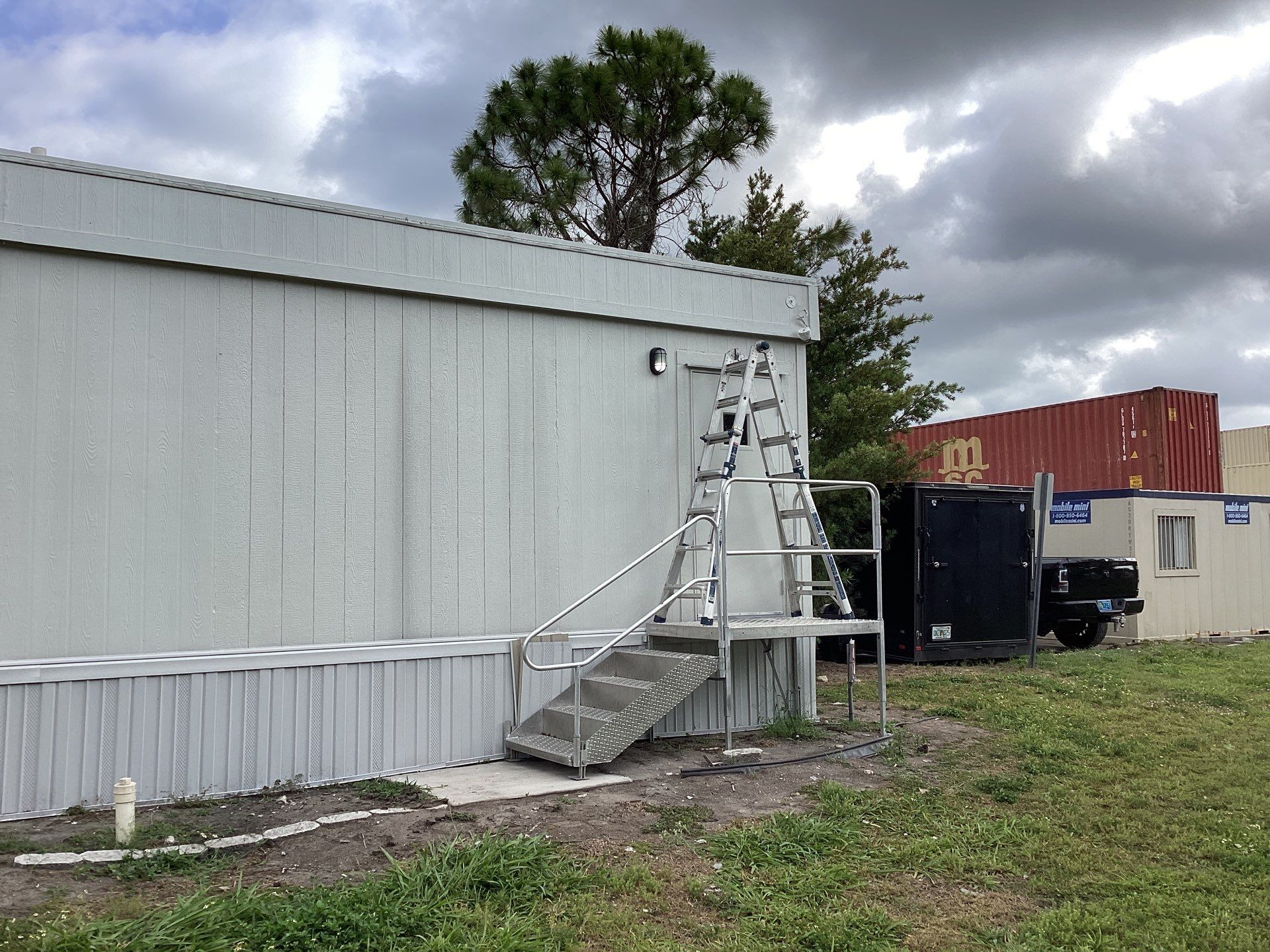 Commercial Gutters using Seamless Aluminum Gutters in Palmetto FL by Gutter Professors
