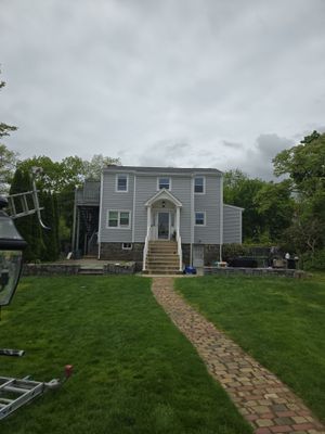 Siding Installation using Certainteed Cedar Impressions Straight Edge Perfection Shingles - D7 - Sterling Gray