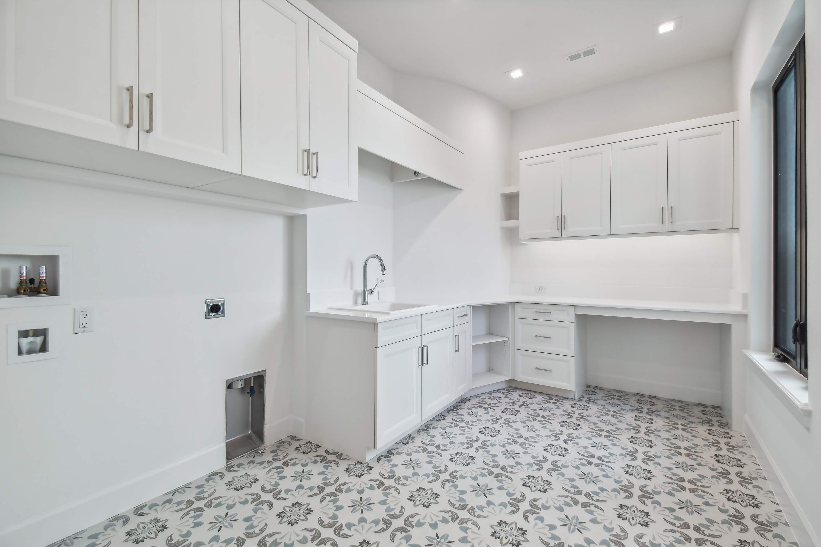 Laguna 1529B by Lyons Heritage Tampa, LLC