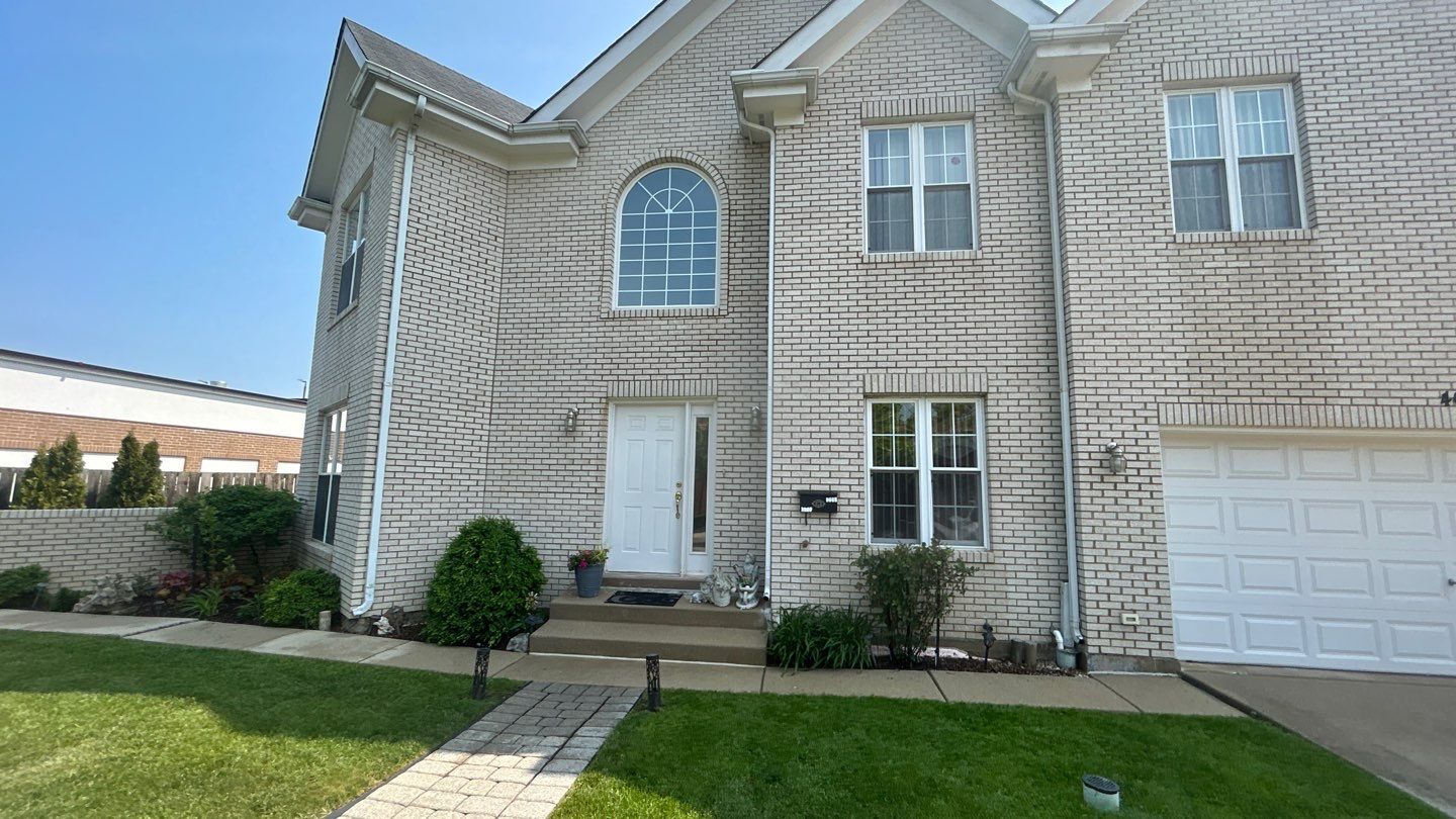Lincolnwood, IL house washing, and patios by Northern Power Washing LLC.