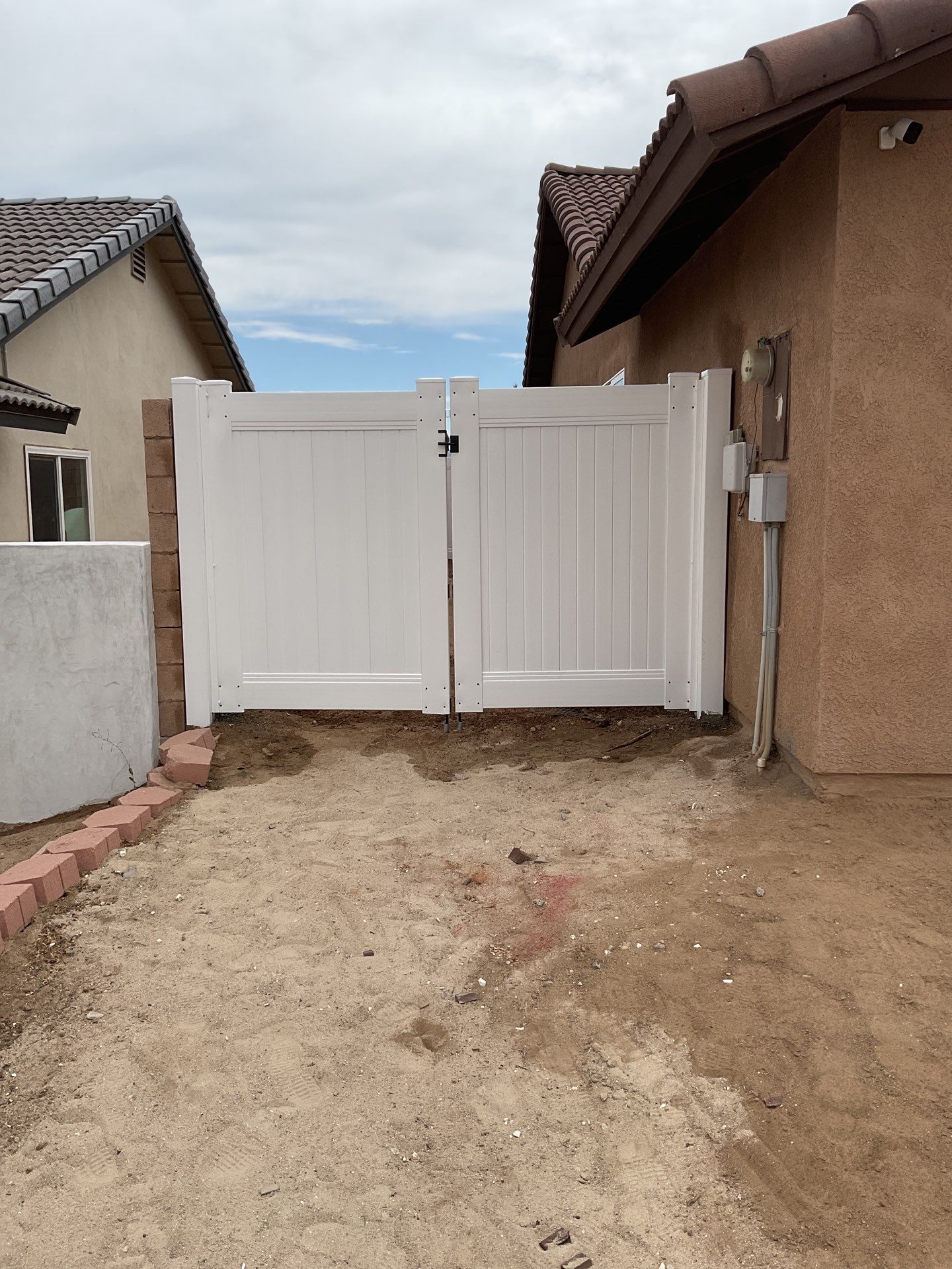Fence Installation using Vinyl by Fence Guys Inc.