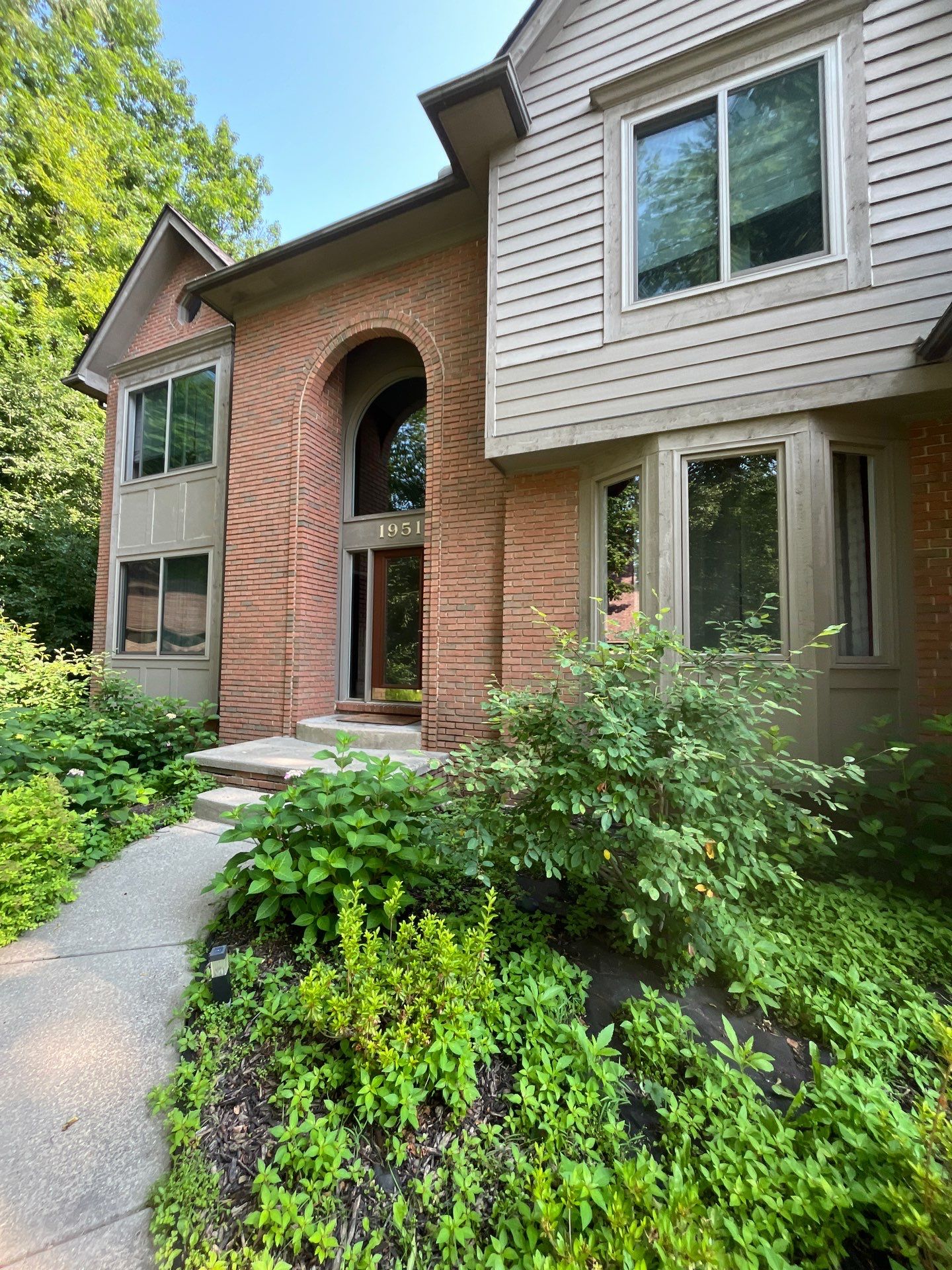 Siding Replacement using Alside S7 Cedar Mill Grain Cape Cod Grey by 180 Contractors