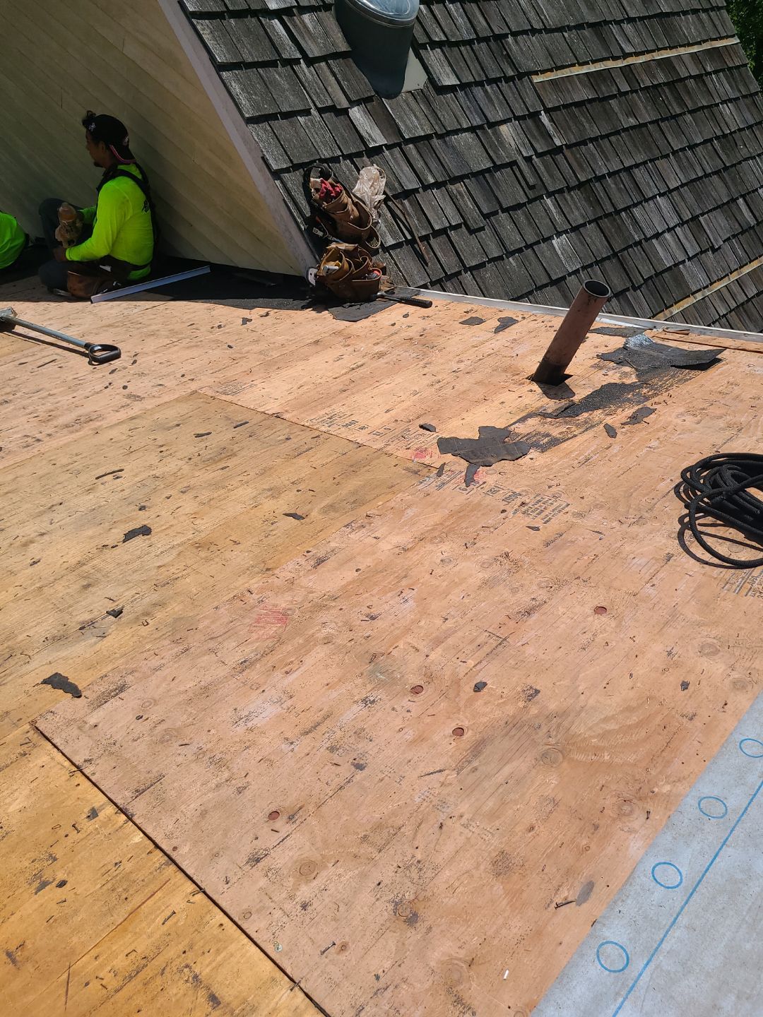 Arlington: CertainTeed Grand Manor Designer Shingles in Weathered Wood by RM Banning, Inc.