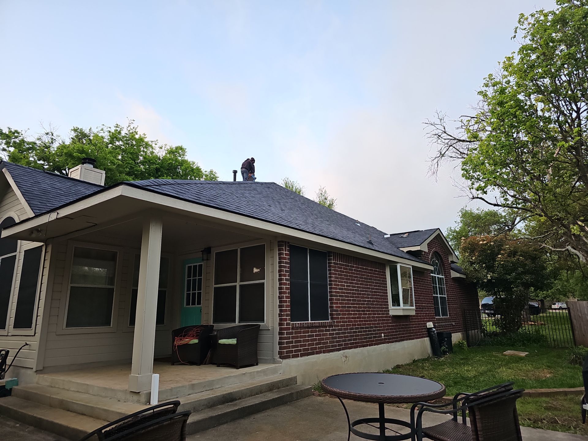 Residential Roof Installation Owens Corning Oakridge Onyx Black by DeZign Roofing & Exteriors