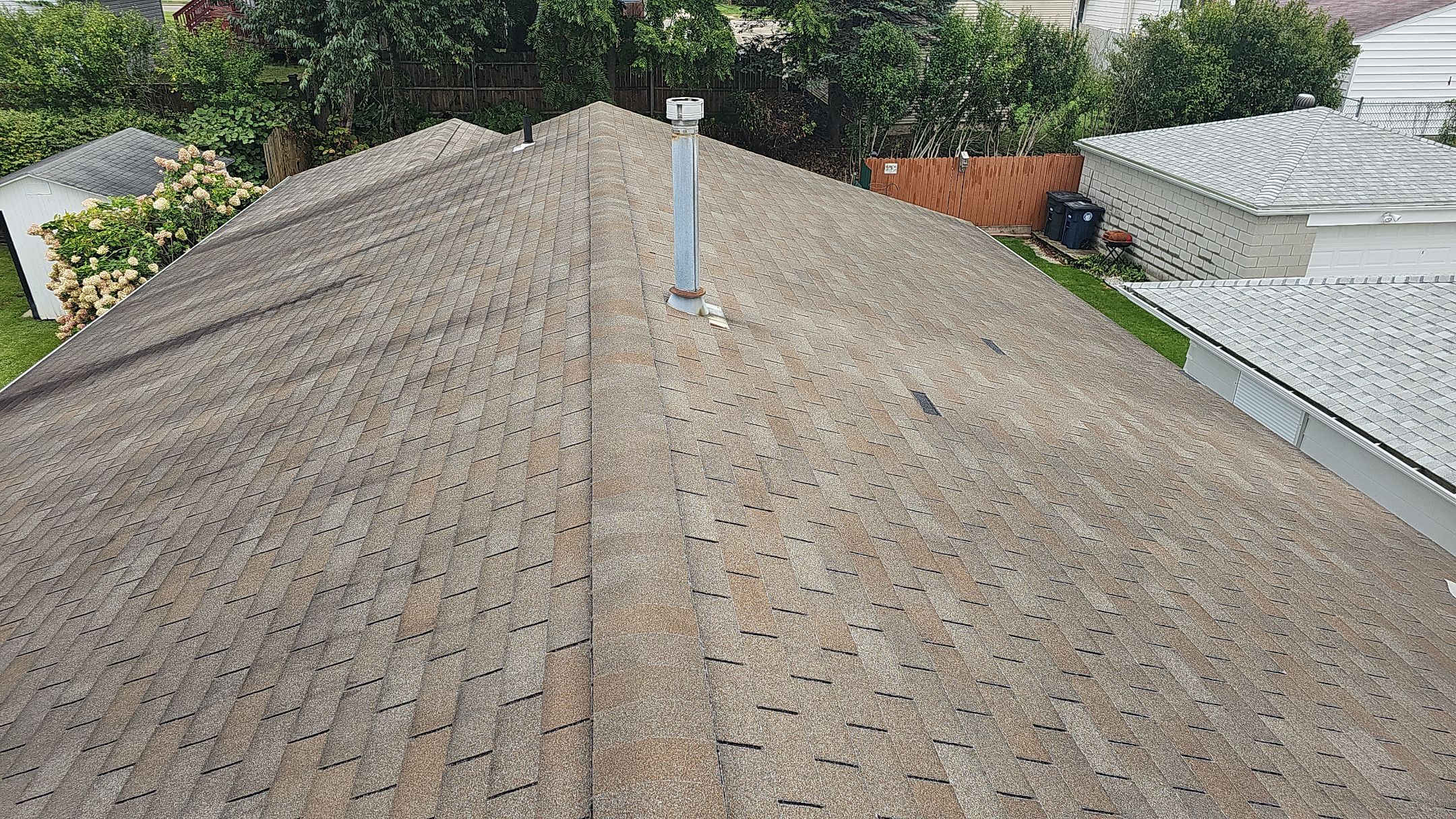 Atlas Pinnacle, Color: Oyster Shell, Drip Edge: White by Eagle Eye Roofing