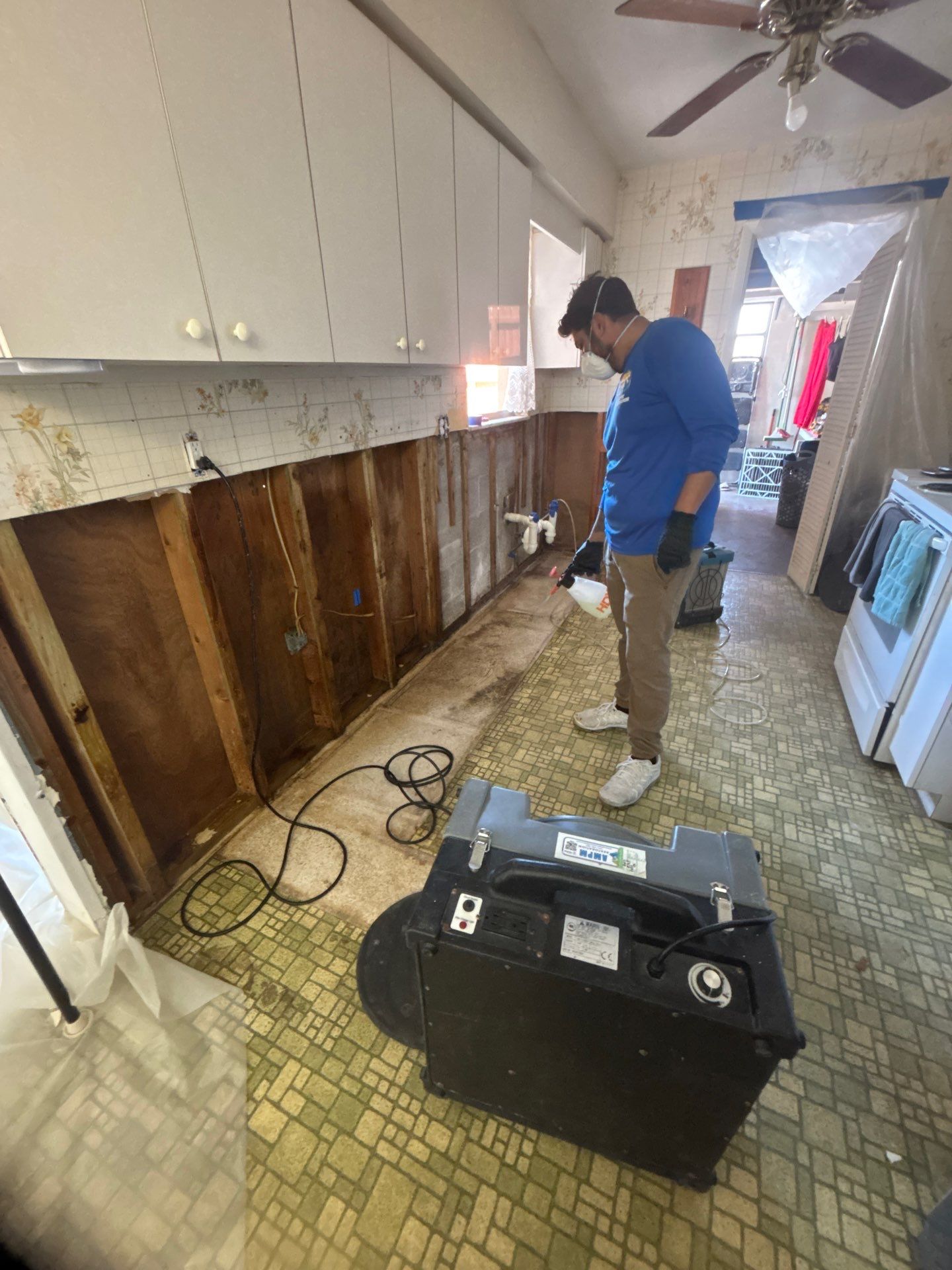 Mold Removal In Bradenton FL  by Ampm Restoration Services 