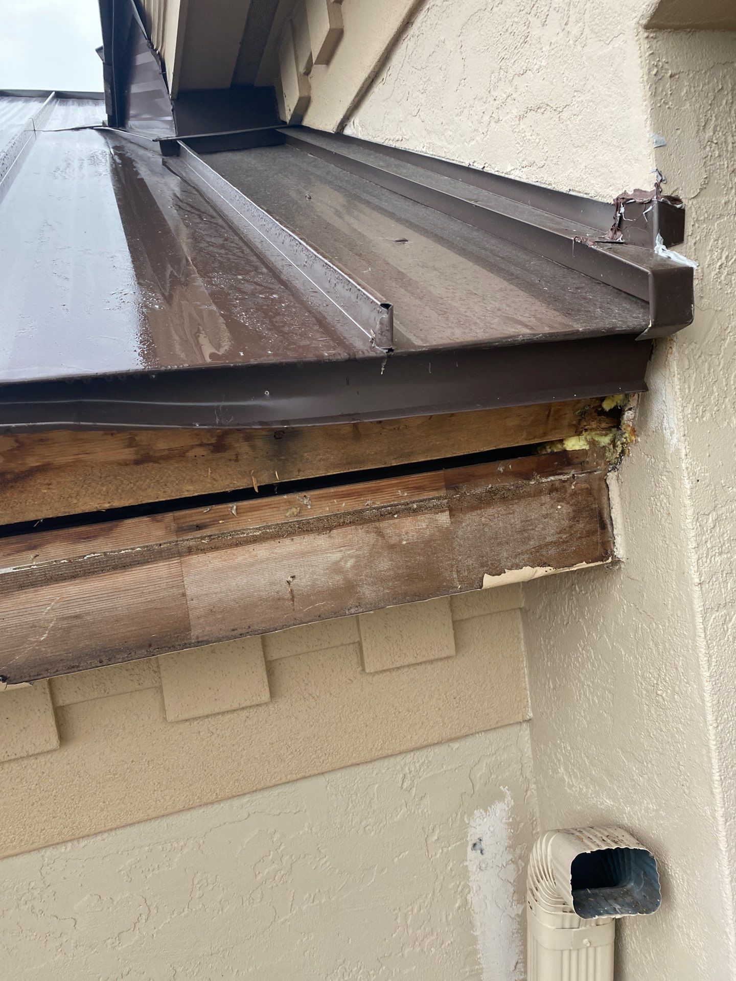 Seamless Gutters in Sarasota FL by Gutter Professors