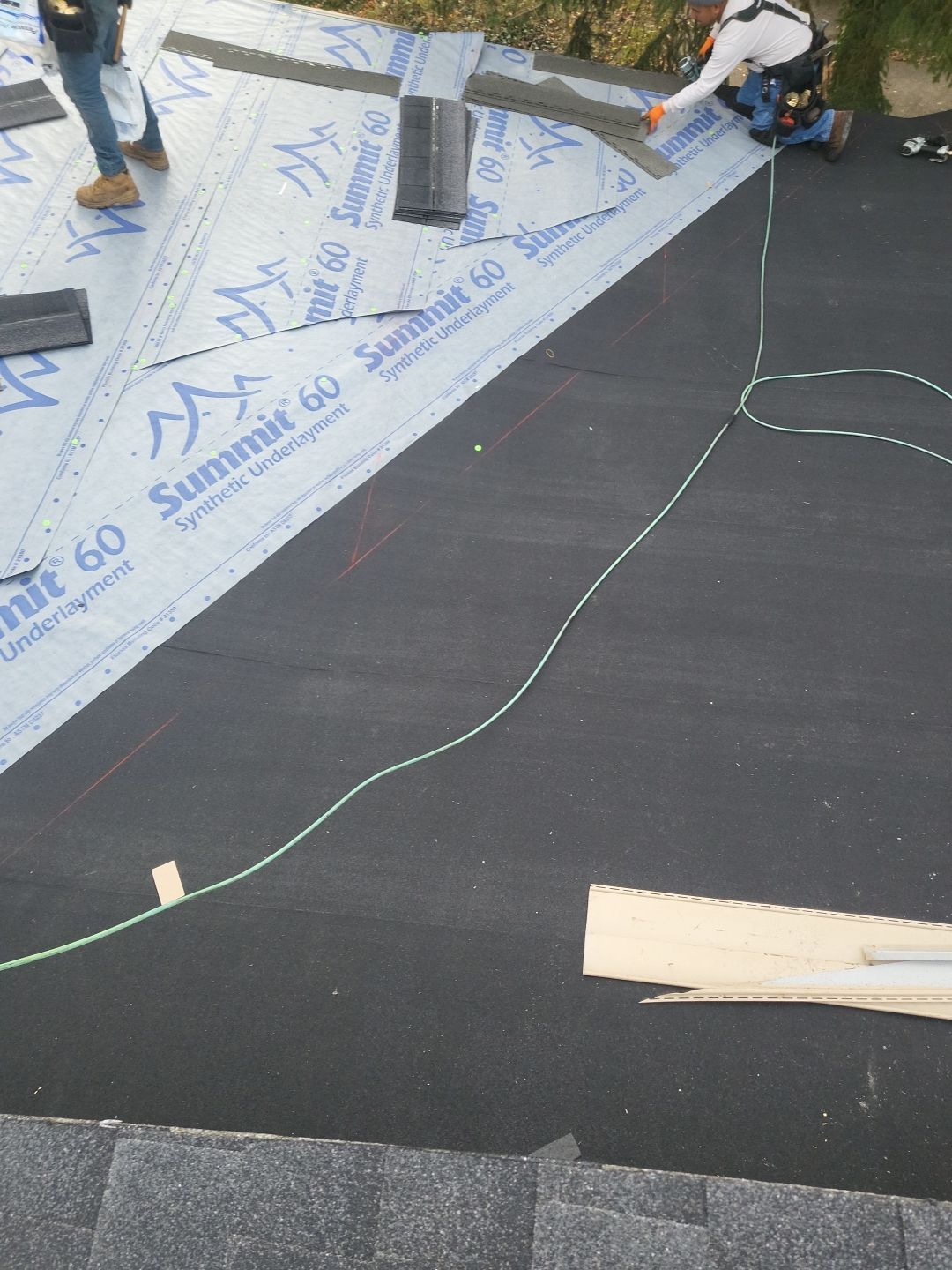 ATLAS PINNACLE COLOR: BLACK SHADOW by Eagle Eye Roofing