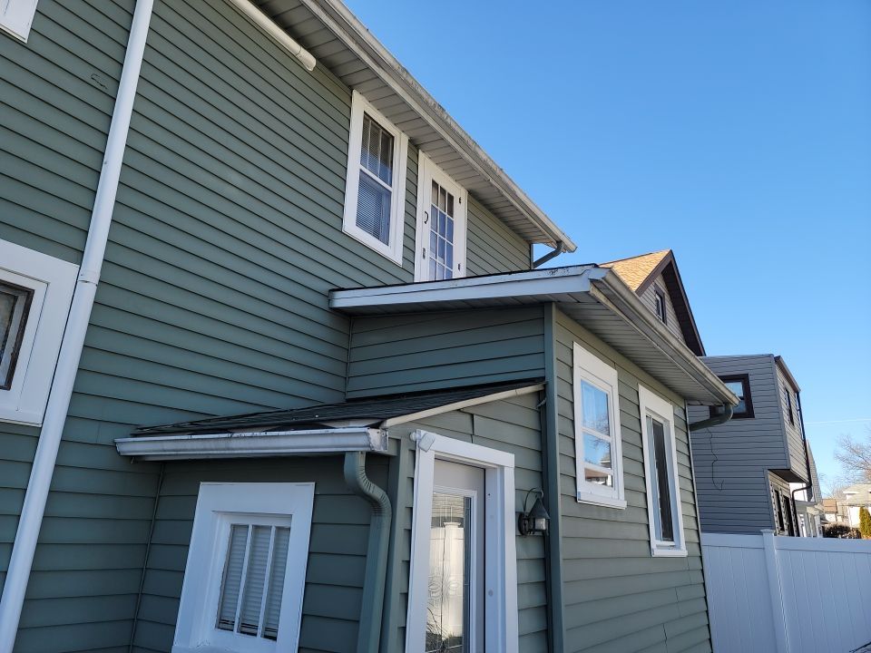 ATLAS PINNACLE COLOR: COASTAL GRANITE DRIP EDGE: WHITE by Eagle Eye Roofing