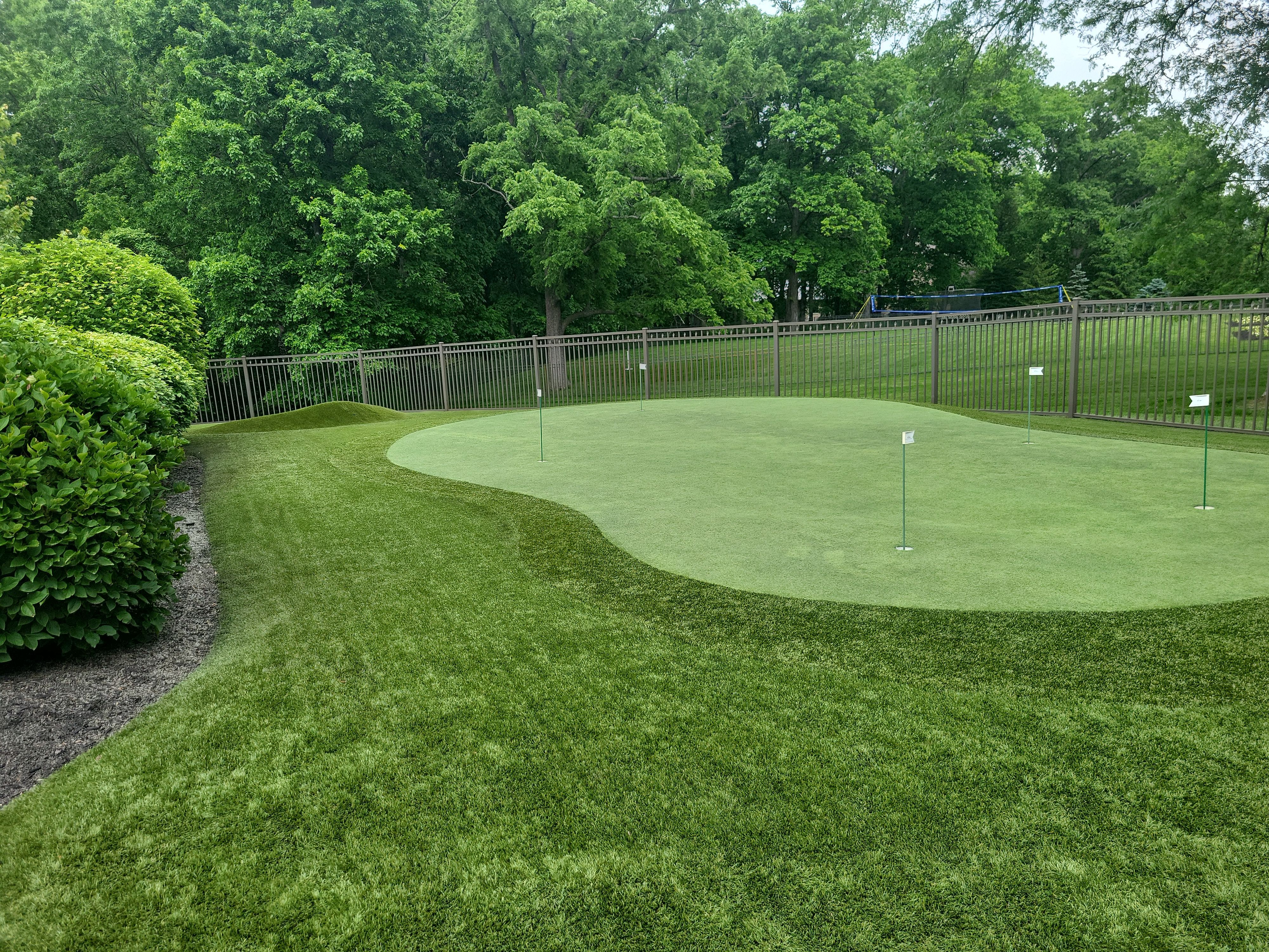 Custom Backyard Putting Green and Synthetic Turf Lawn in Delaware by Southwest Greens Midwest