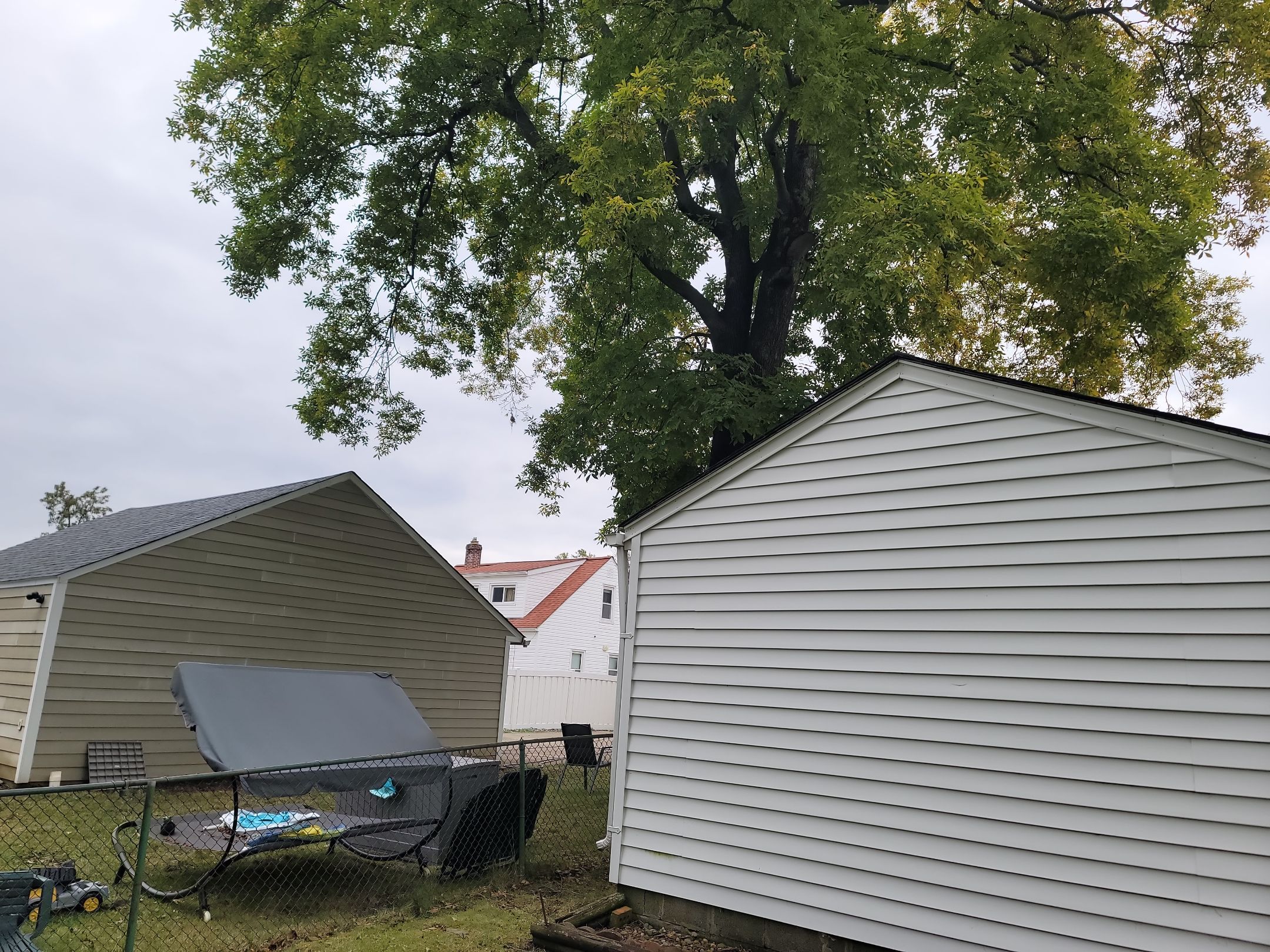 ATLAS PINNACLE COLOR: BLACK SHADOW DRIP EDGE: WHITE by Eagle Eye Roofing