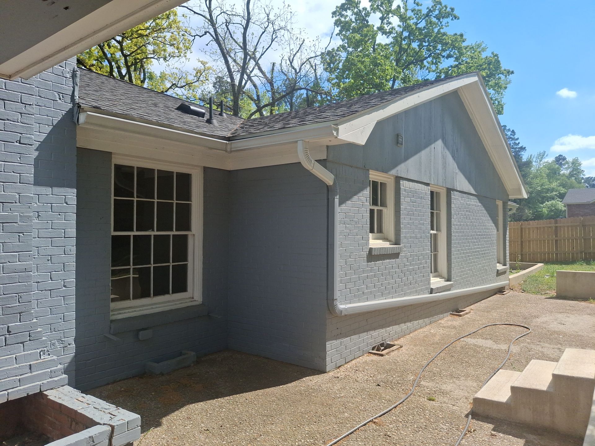 From Gray to Modern White: Exterior Repaint in Tyler, TX by Quality Coats Painting