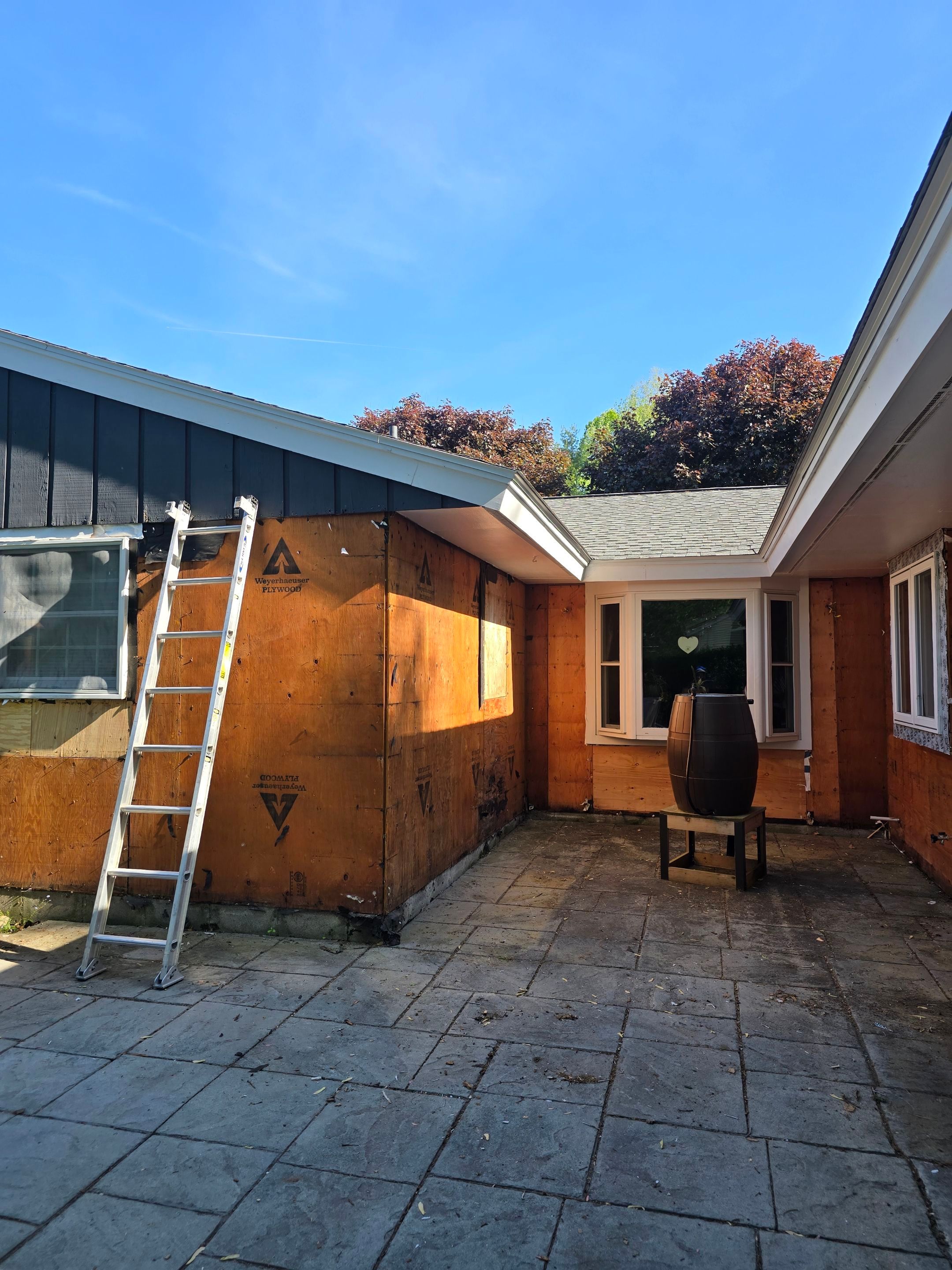 Vinyl Siding Transformation – Pacific Blue by Mighty Dog Roofing of Greater Middlesex County