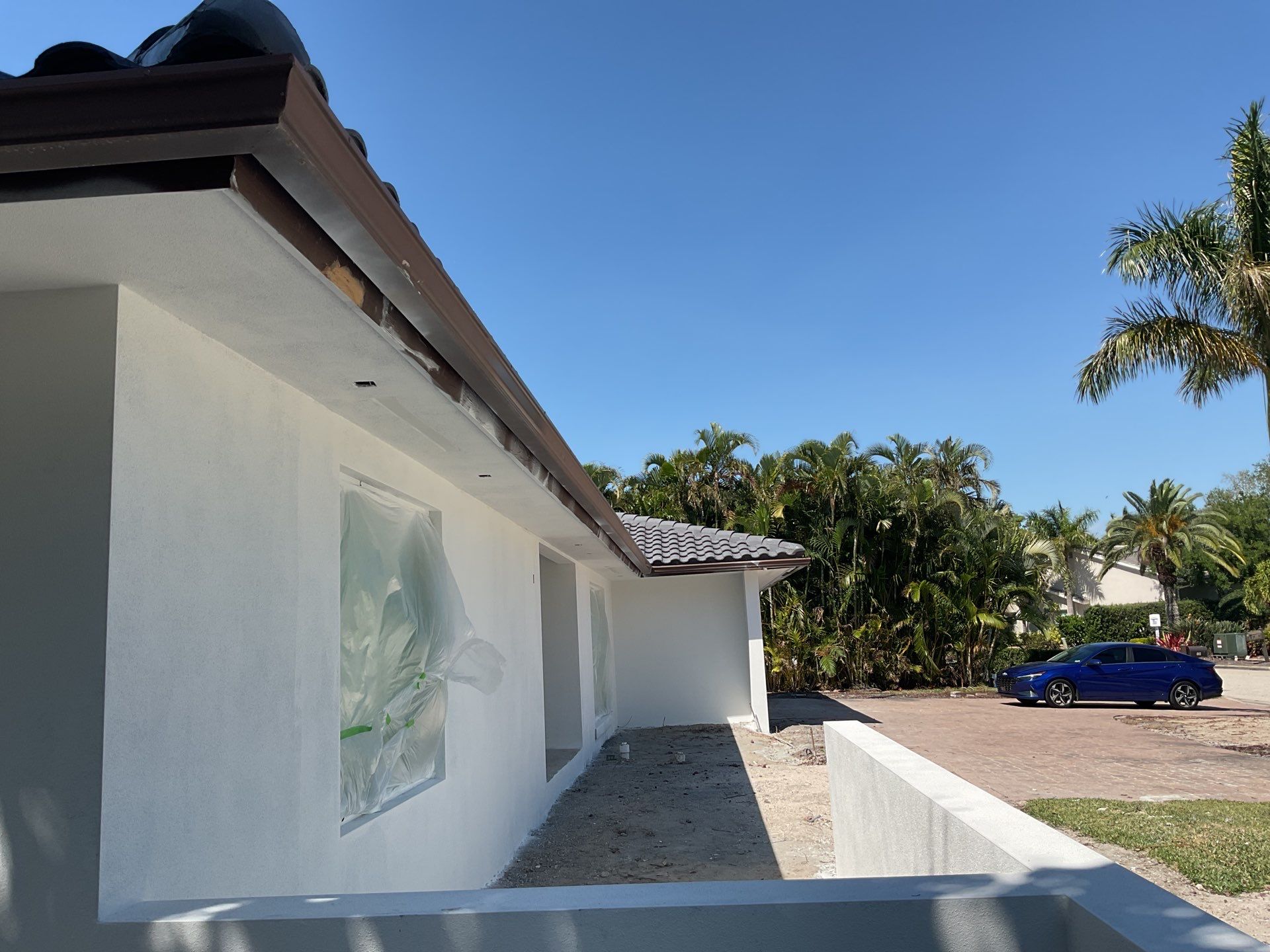 6 Inch Seamless Gutters using bronze gutters in Sarasota FL by Gutter Professors