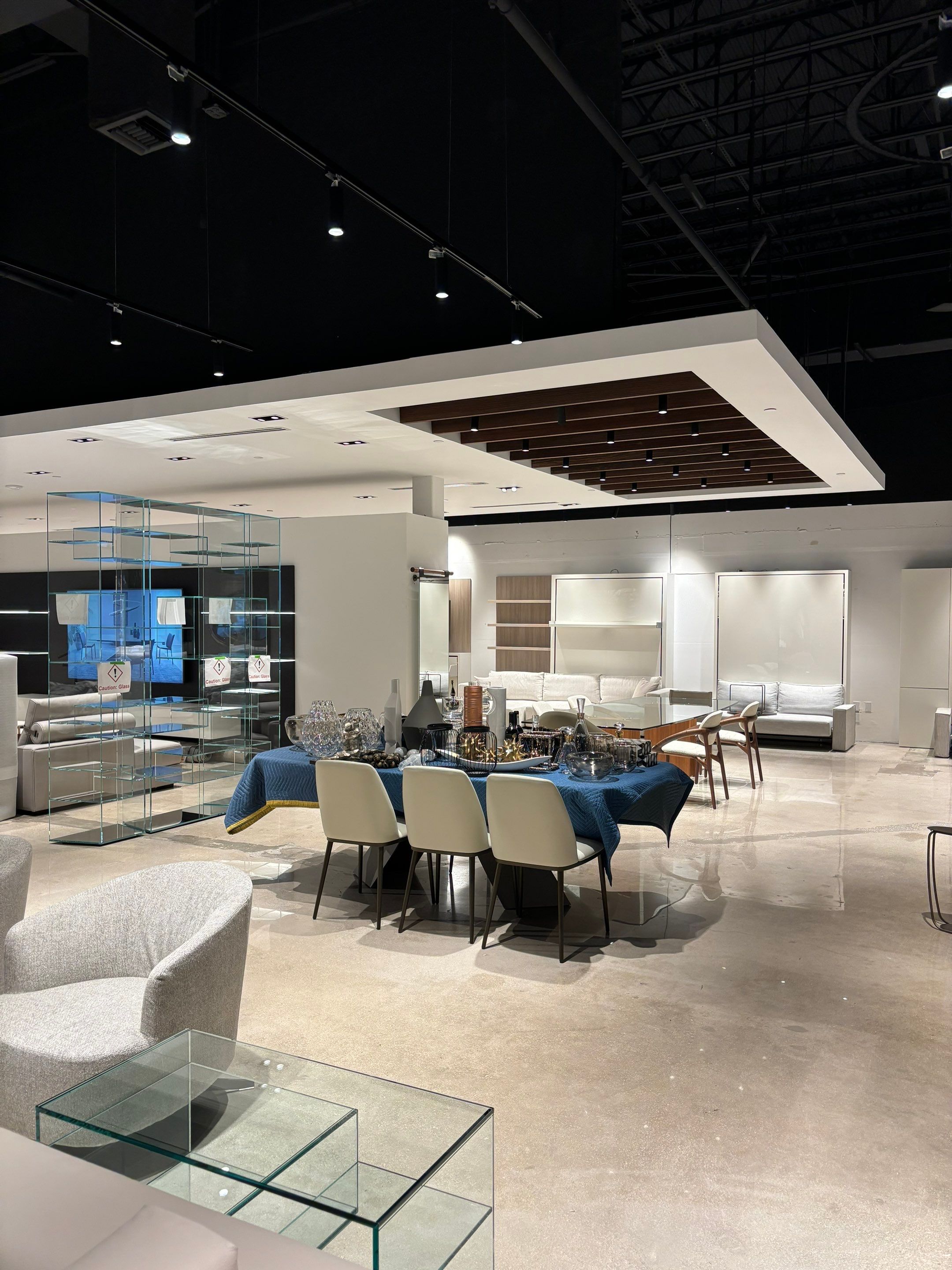 Aventura Comercial by The Goat Contractor ( Giampri Corp)