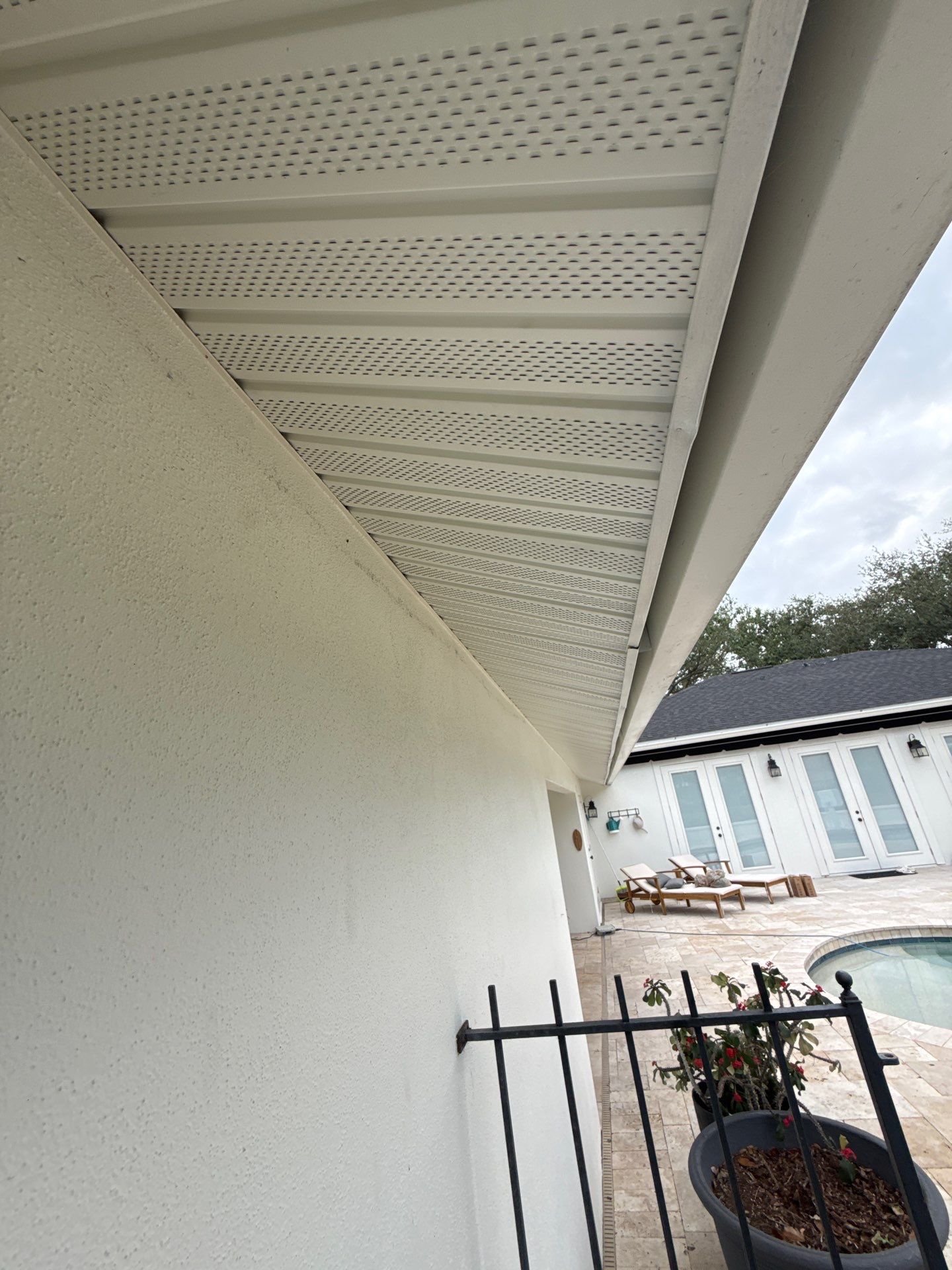 Seamless Gutters for Homes in Bradenton FL by Gutter Professors