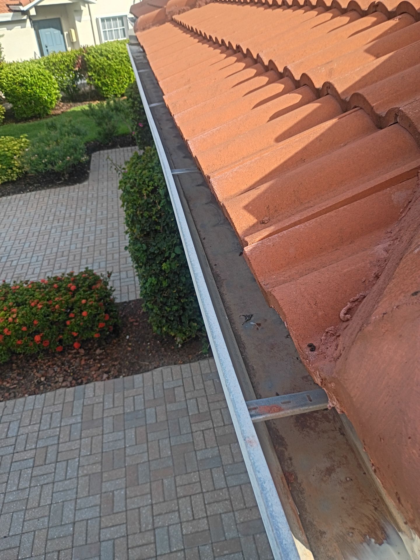 Aluminum Seamless Gutters using seal gutters in Fort Myers FL by Gutter Professors