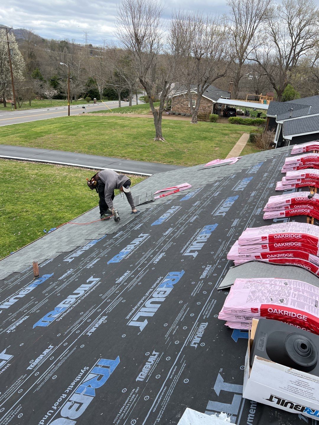 Residential Roofing Installation using Owens Corning Oakridge Roofing System by Undersun Roofing 
