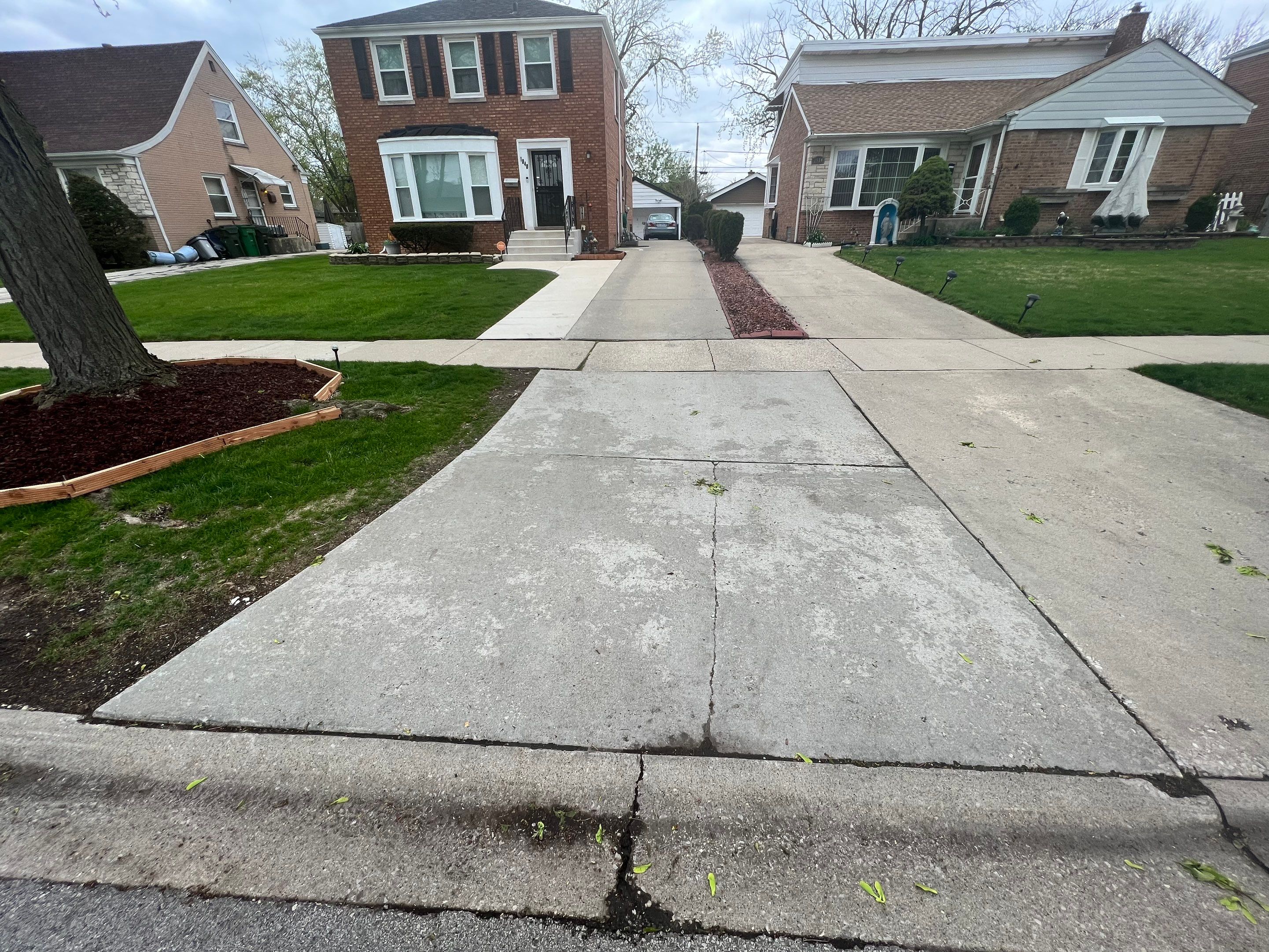 Concreto (Driveway Installation using concrete 4000 psi) by INQUSE GENERAL CONTRACTOR