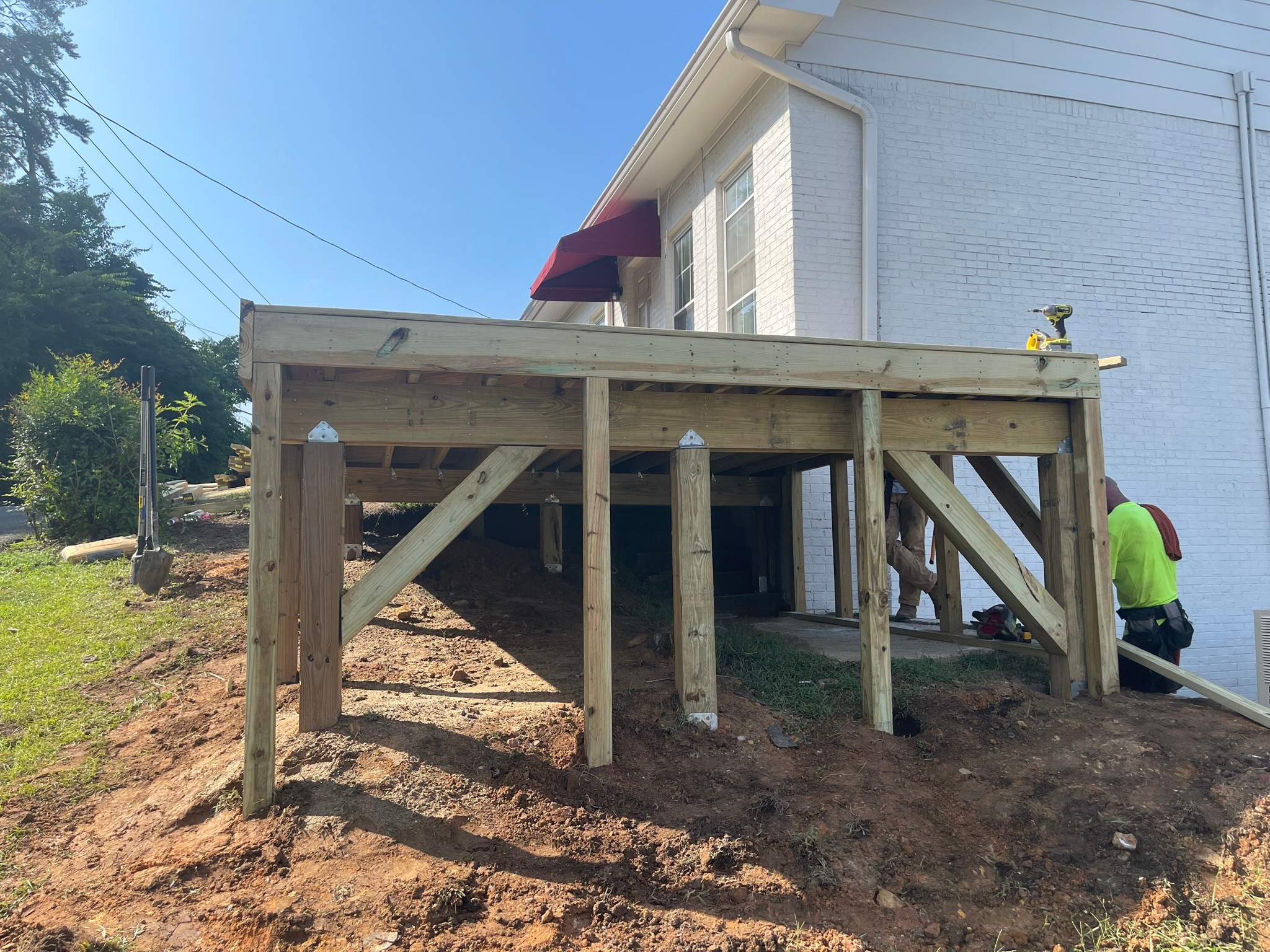 Independence Drive - Deck Installation   by Pillar and Pine