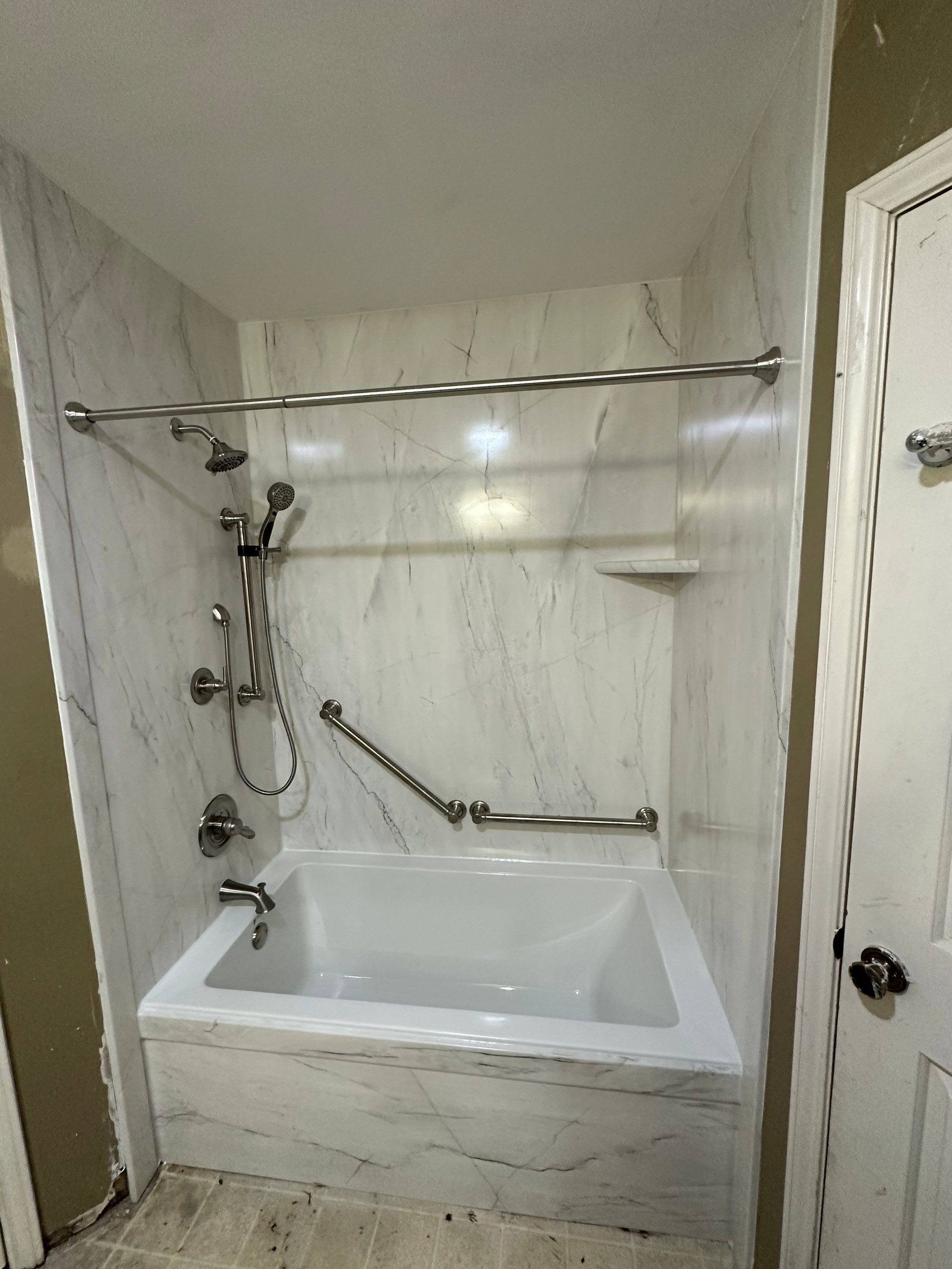 Shower-tub combo in Austin, 78745 by Lane Lauritsen - The Hill Country, Texas