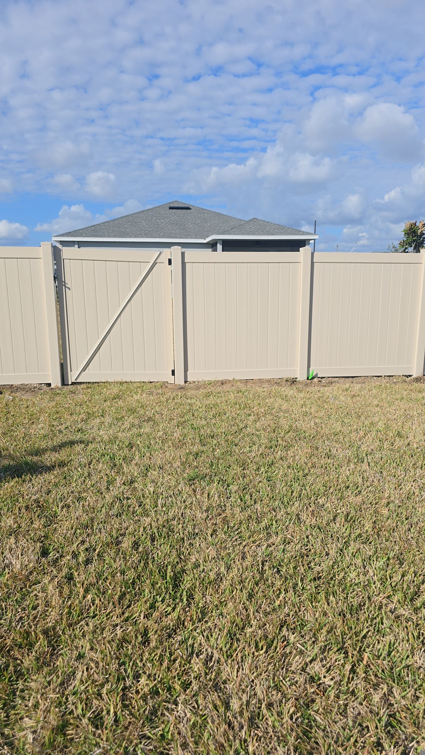 Tan Vinyl Fence in West Port by True Fence LLC