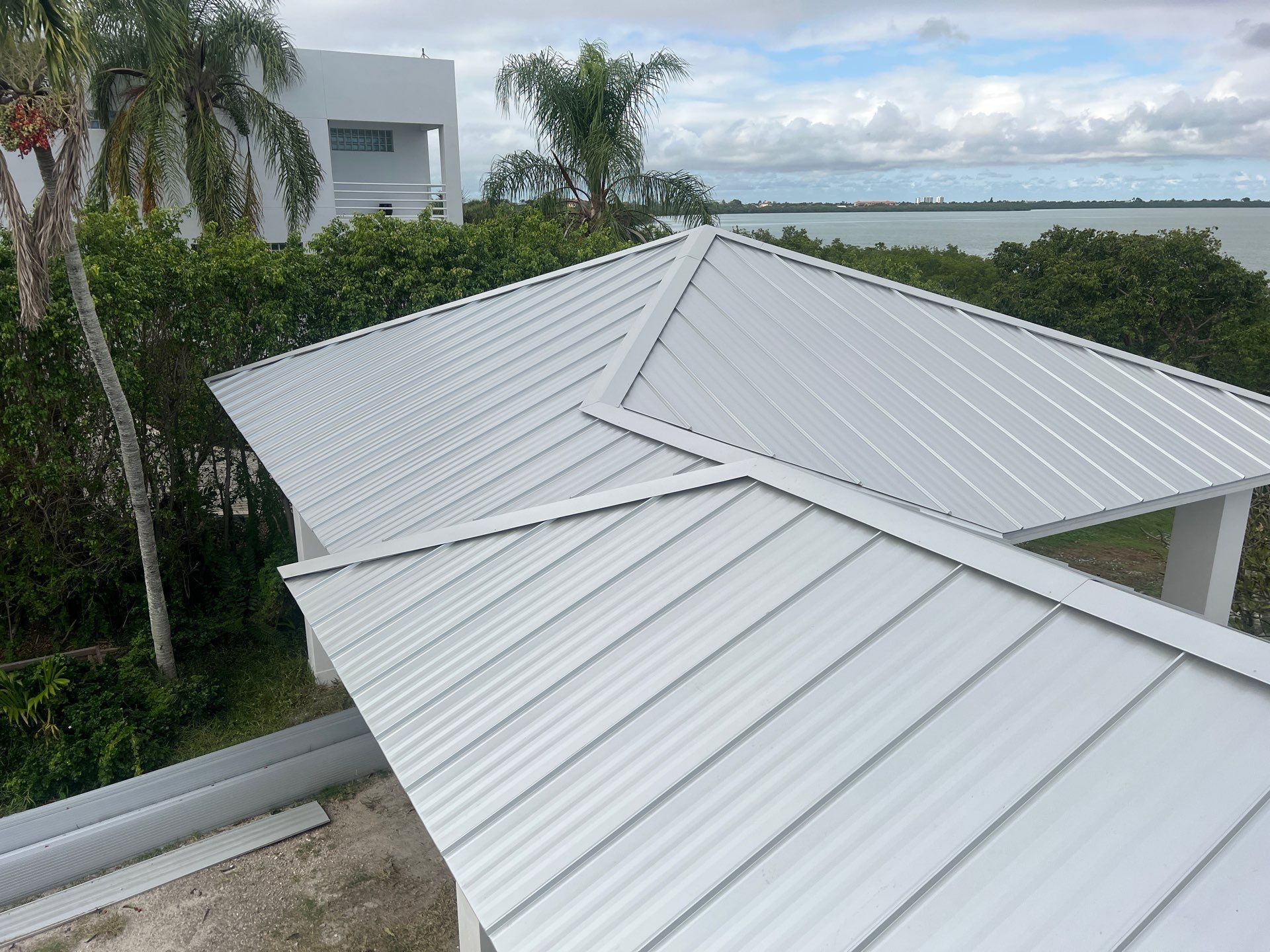 Residential Roofing Installation using Galvalume Standing Seam by Durabilis Roofing INC