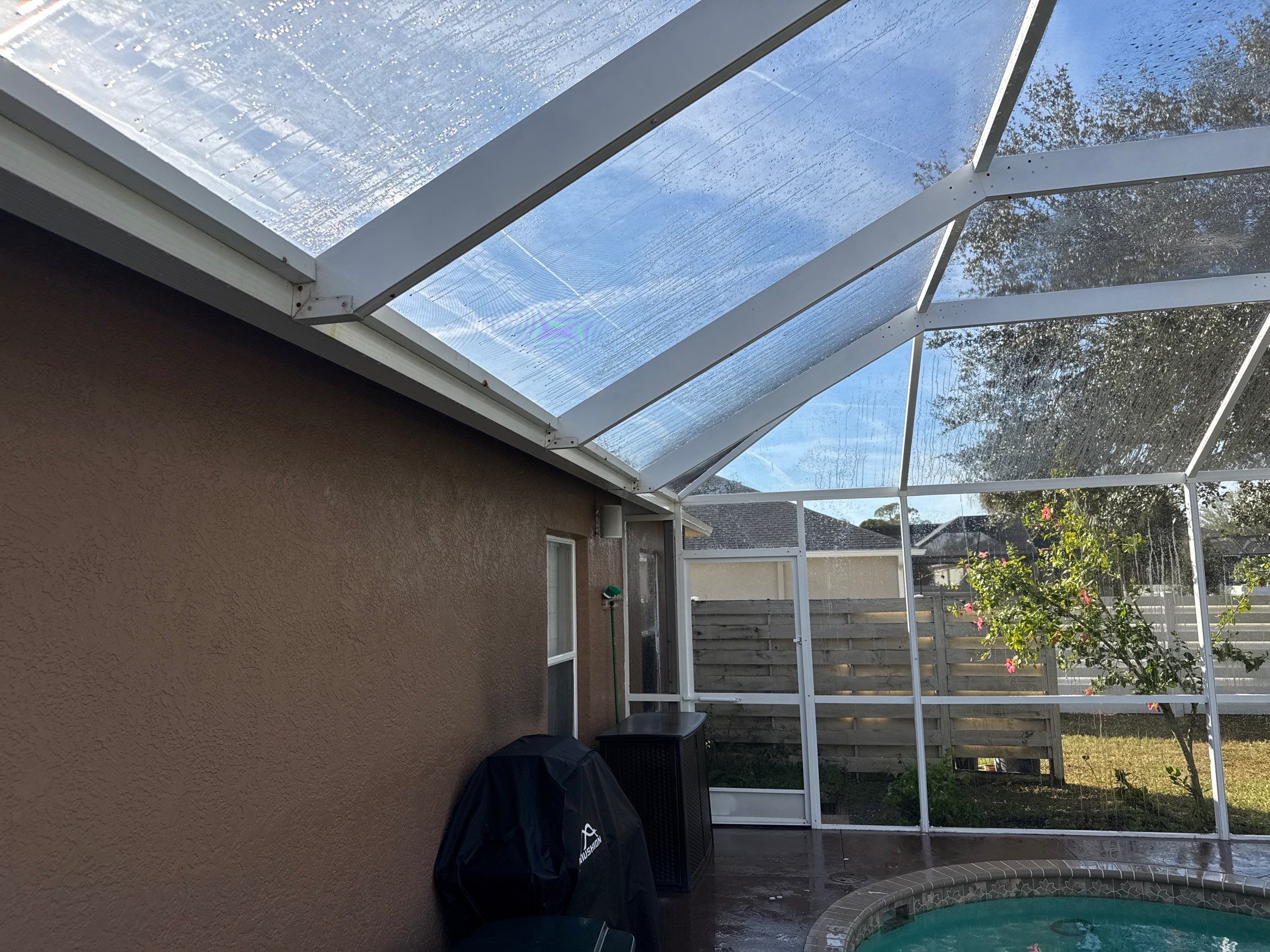 Driveway, Sidewalk, Street Curbing & Pool Screen Enclosure Cleaning in Regency Oaks, Palmetto, FL | Sunshine AquaWash by Sunshine AquaWash