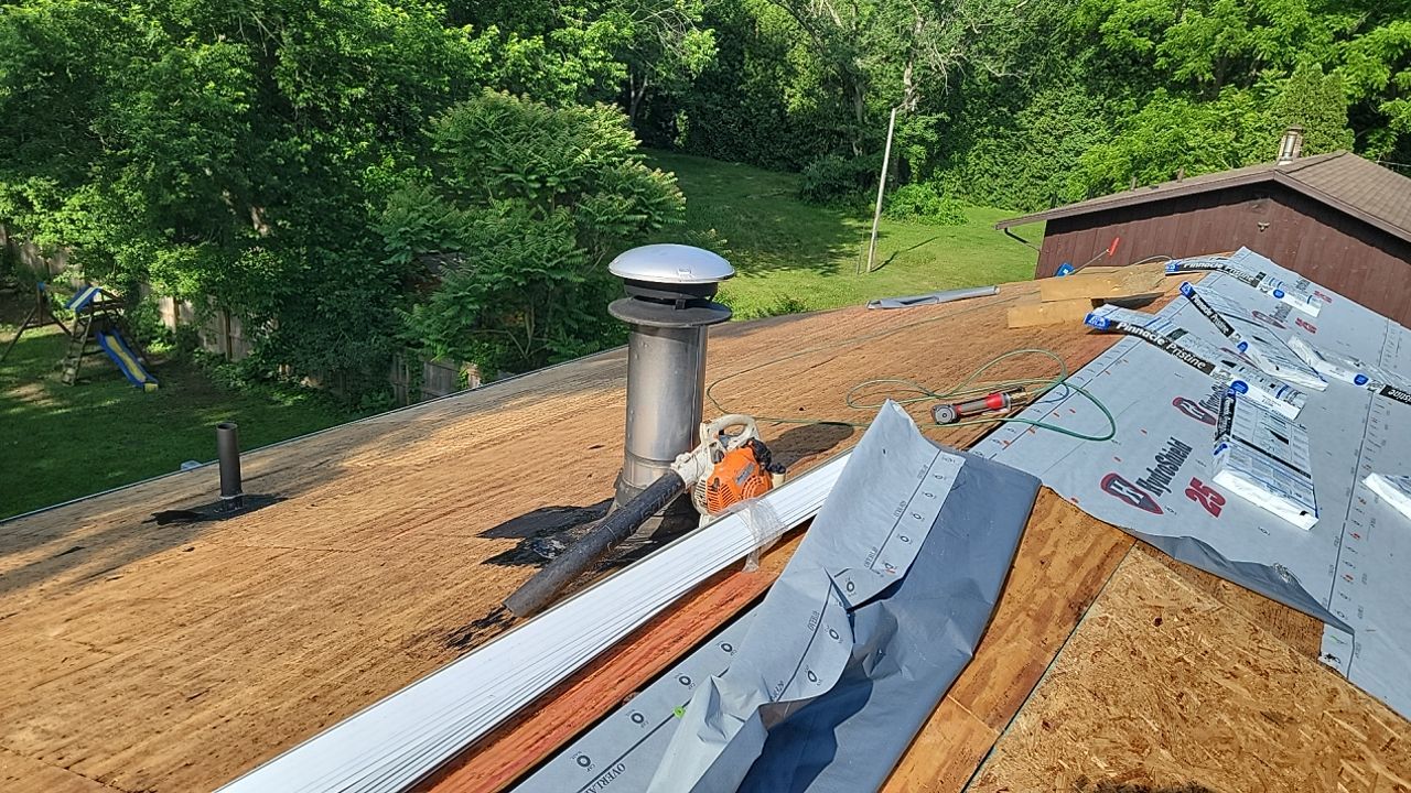 Brand: Atlas Pinnacle Color: Pristine Scotchgarde Pewter Drip: White by Eagle Eye Roofing