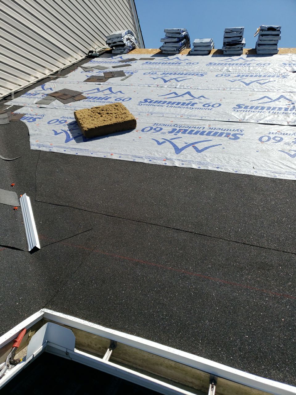 Brand: Atlas Pinnacle Color: Pristine Scotchgarde Copper Canyon Drip: White by Eagle Eye Roofing