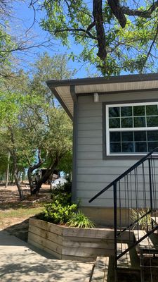 Gutter Installation Using Charcoal Grey K-Style Seamless Aluminum Gutters