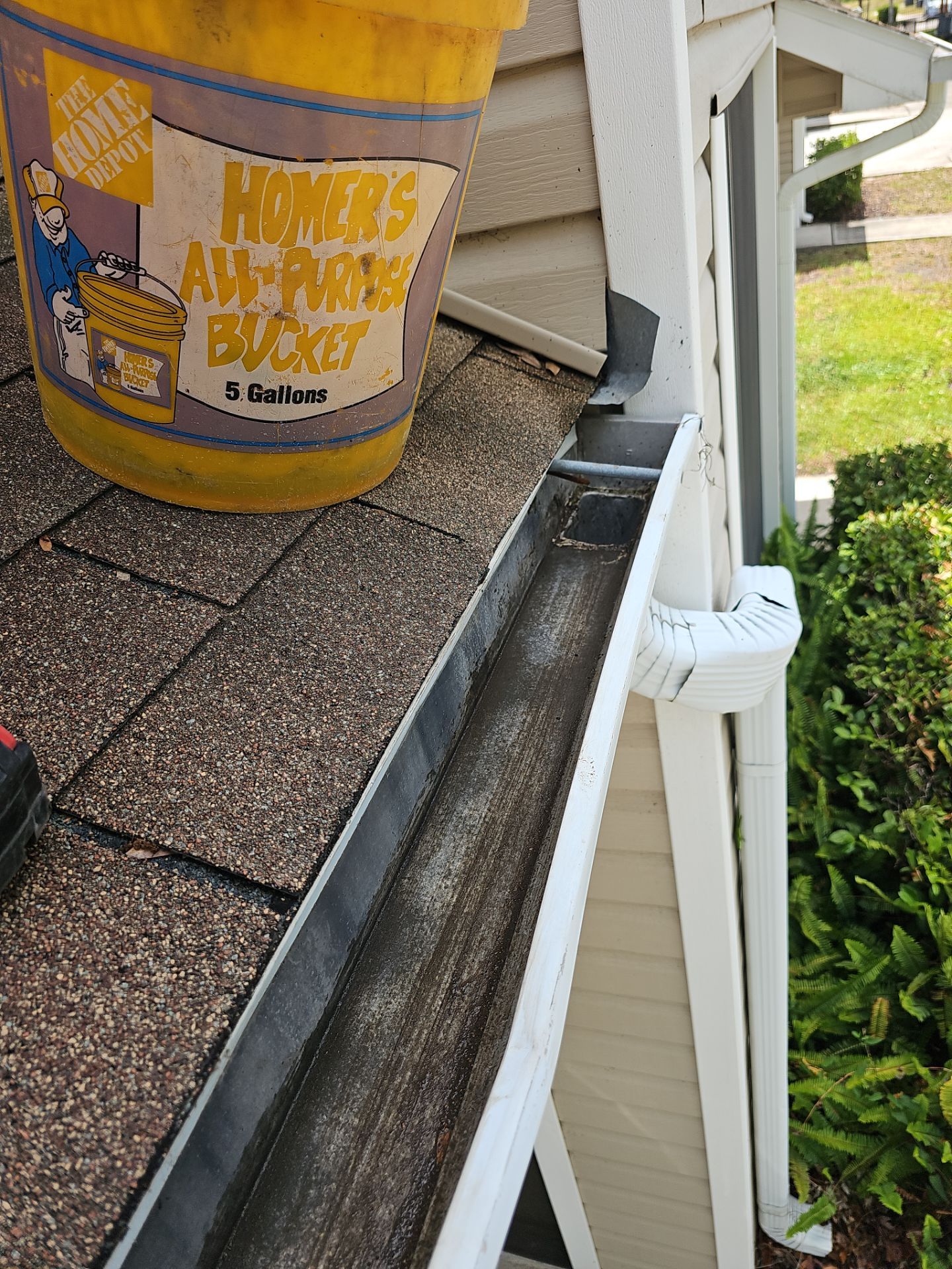 HOA gutter cleaning in Spring Hill, FL, after  photo showing full gutters.